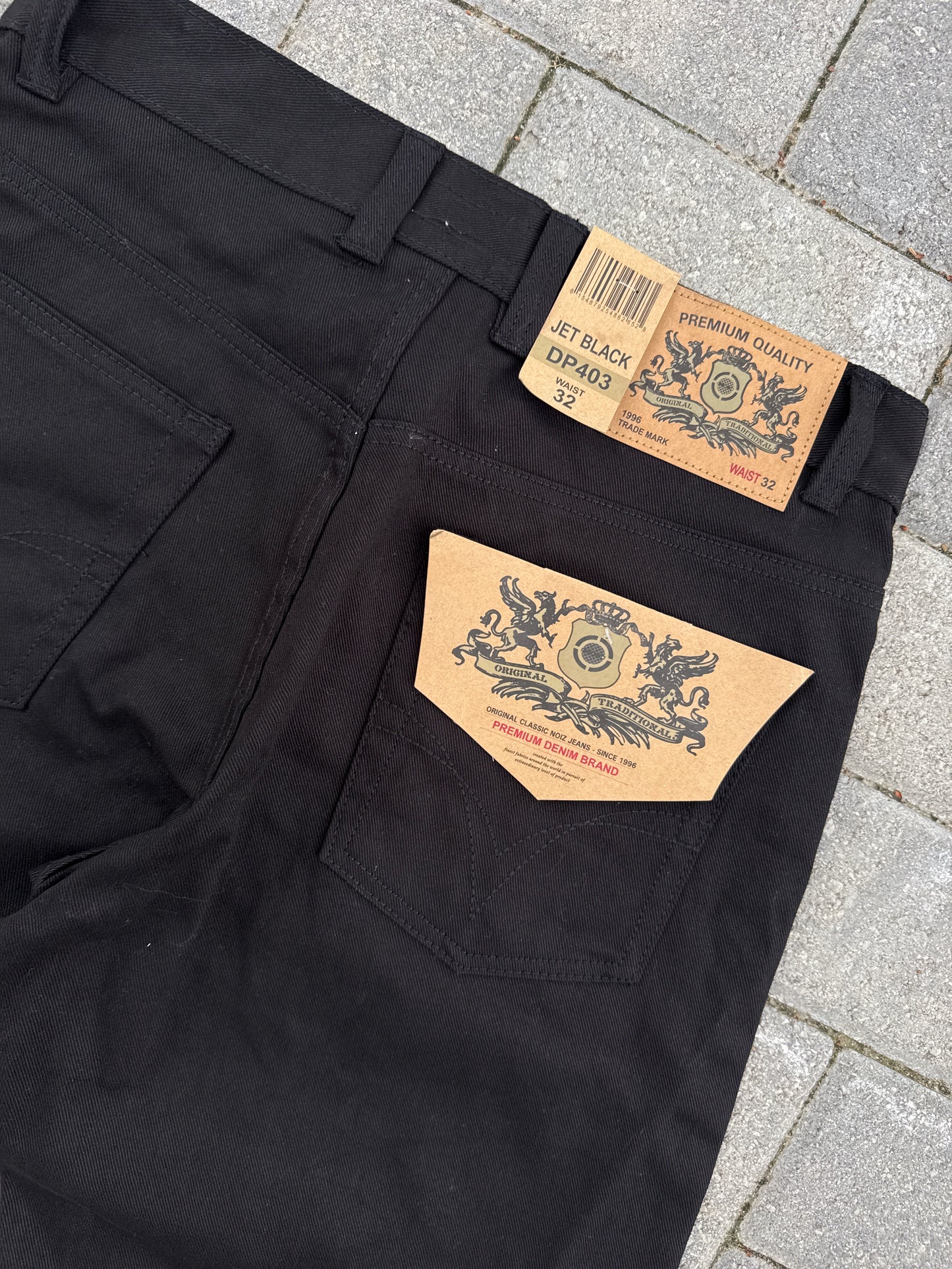 (32) Nōiz Y2K Jorts
