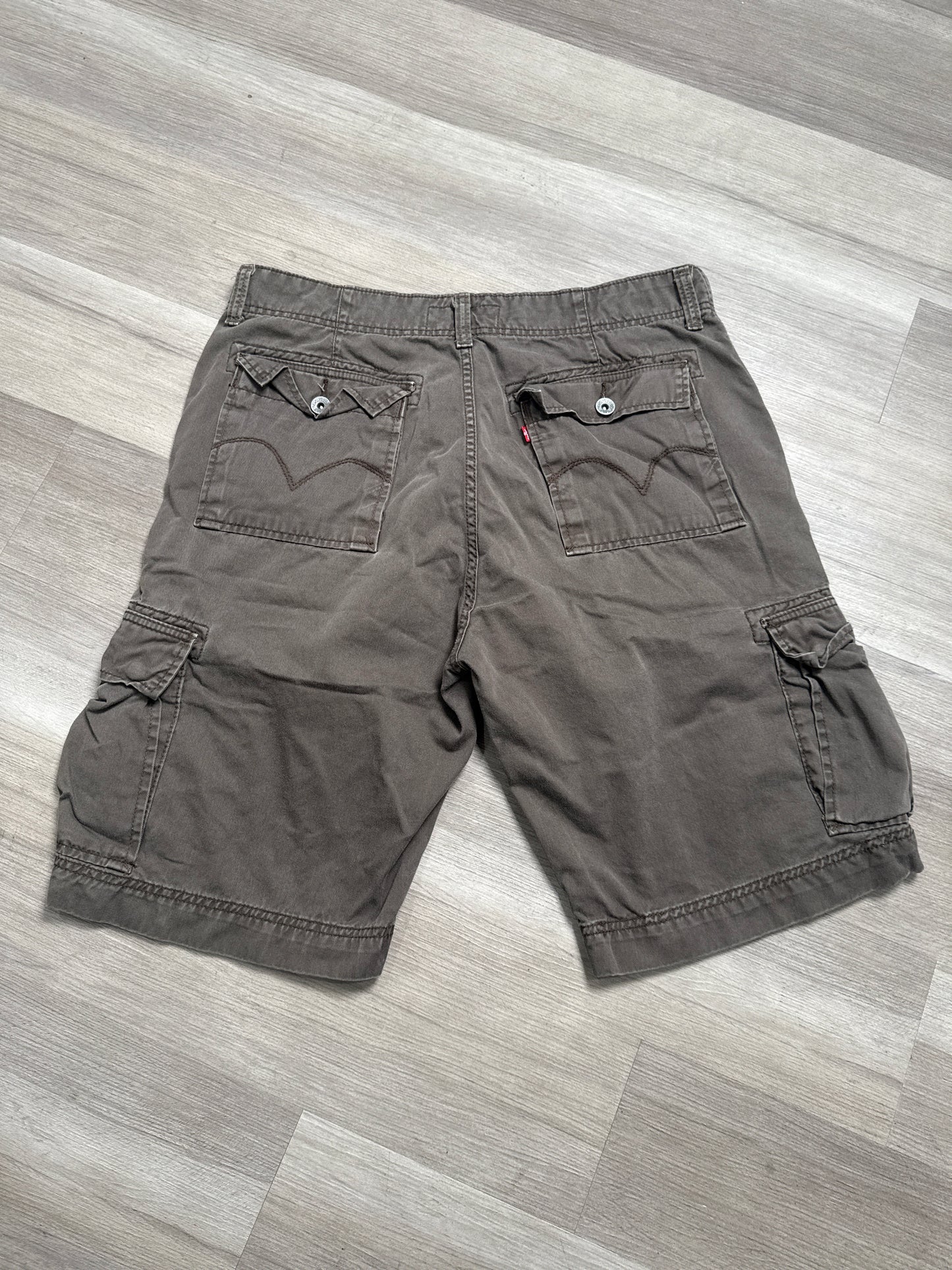 (38) Brown Levi’s Cargo Shorts