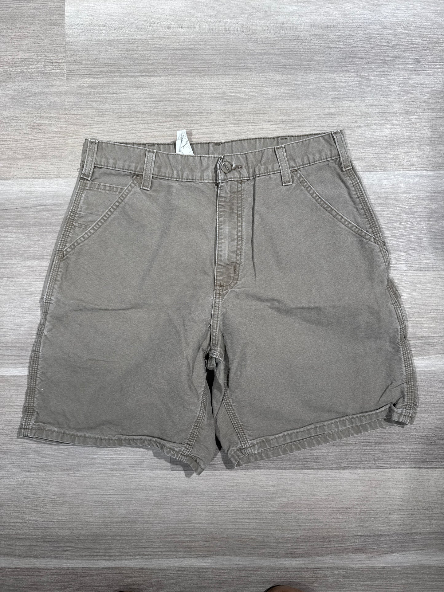 (32) Green Carhartt Carpenter B144LBR Shorts