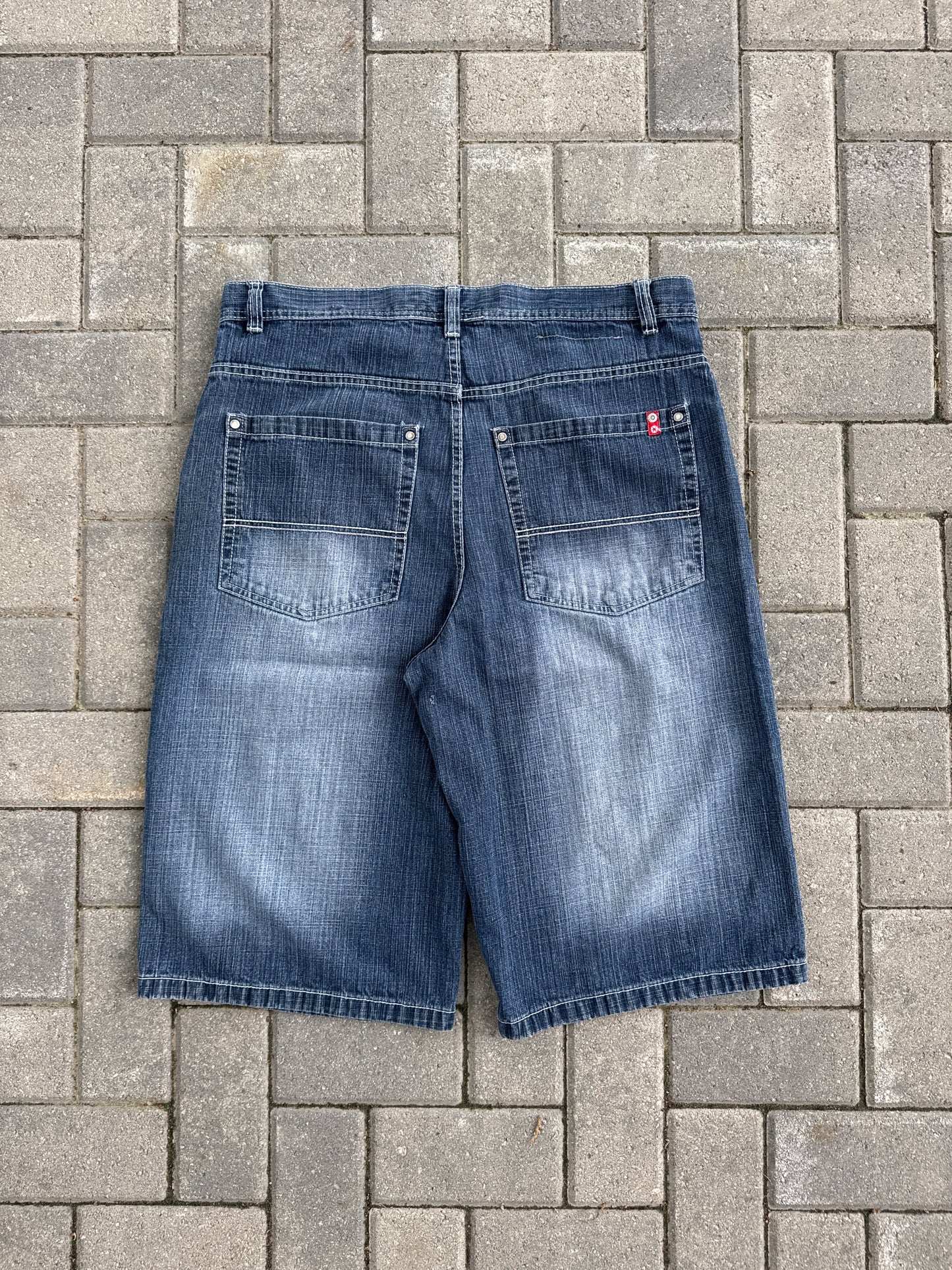 (38) SouthPole Red Tab Y2K Jorts