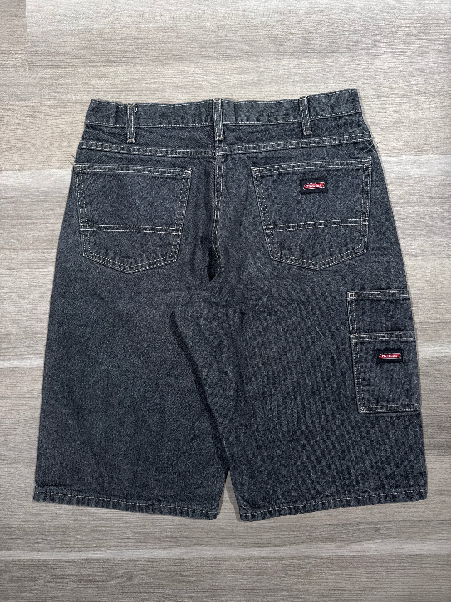 (32) Dickies Skateboarding Charcoal Jorts