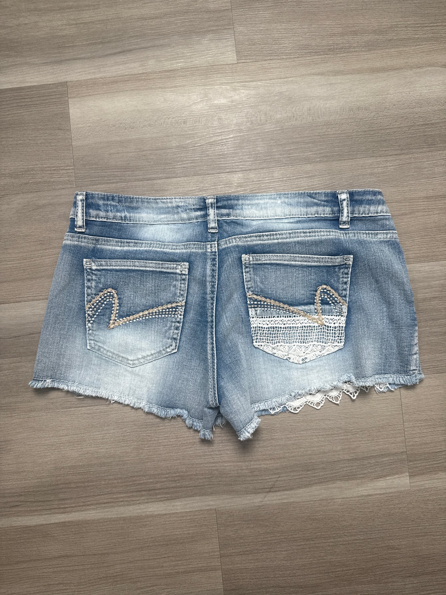(13) Women’s Hippie Laundry Cropped Jorts