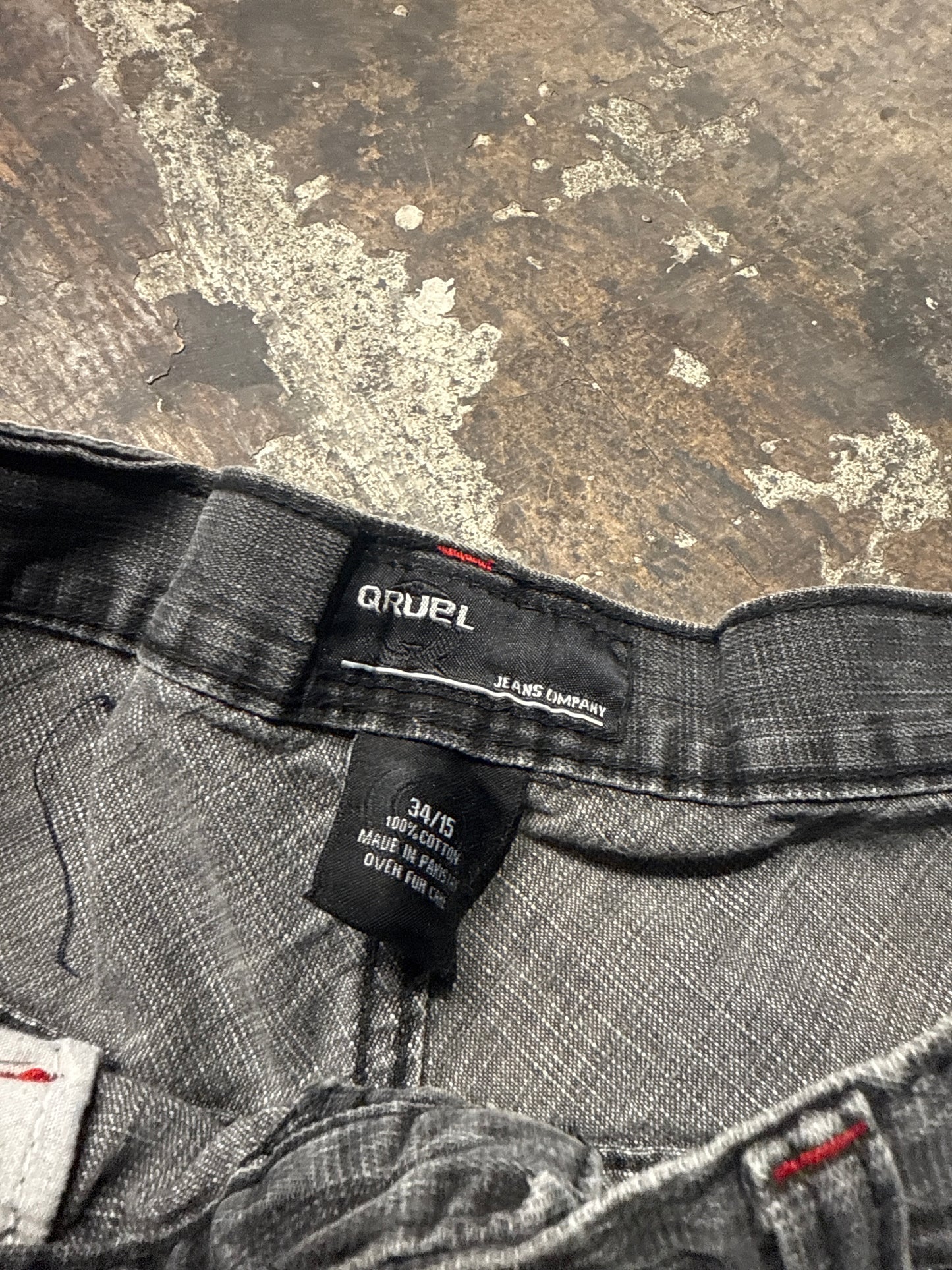 (34) Qruel Charcoal Skater Jorts