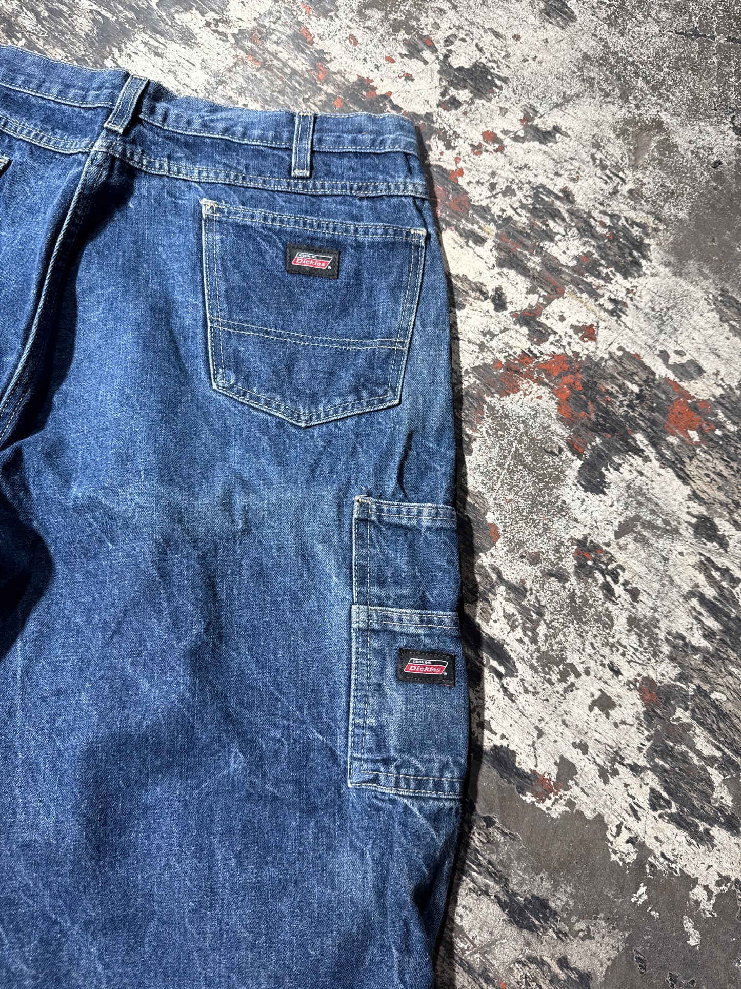 (38) Dickies Skater-board Jorts