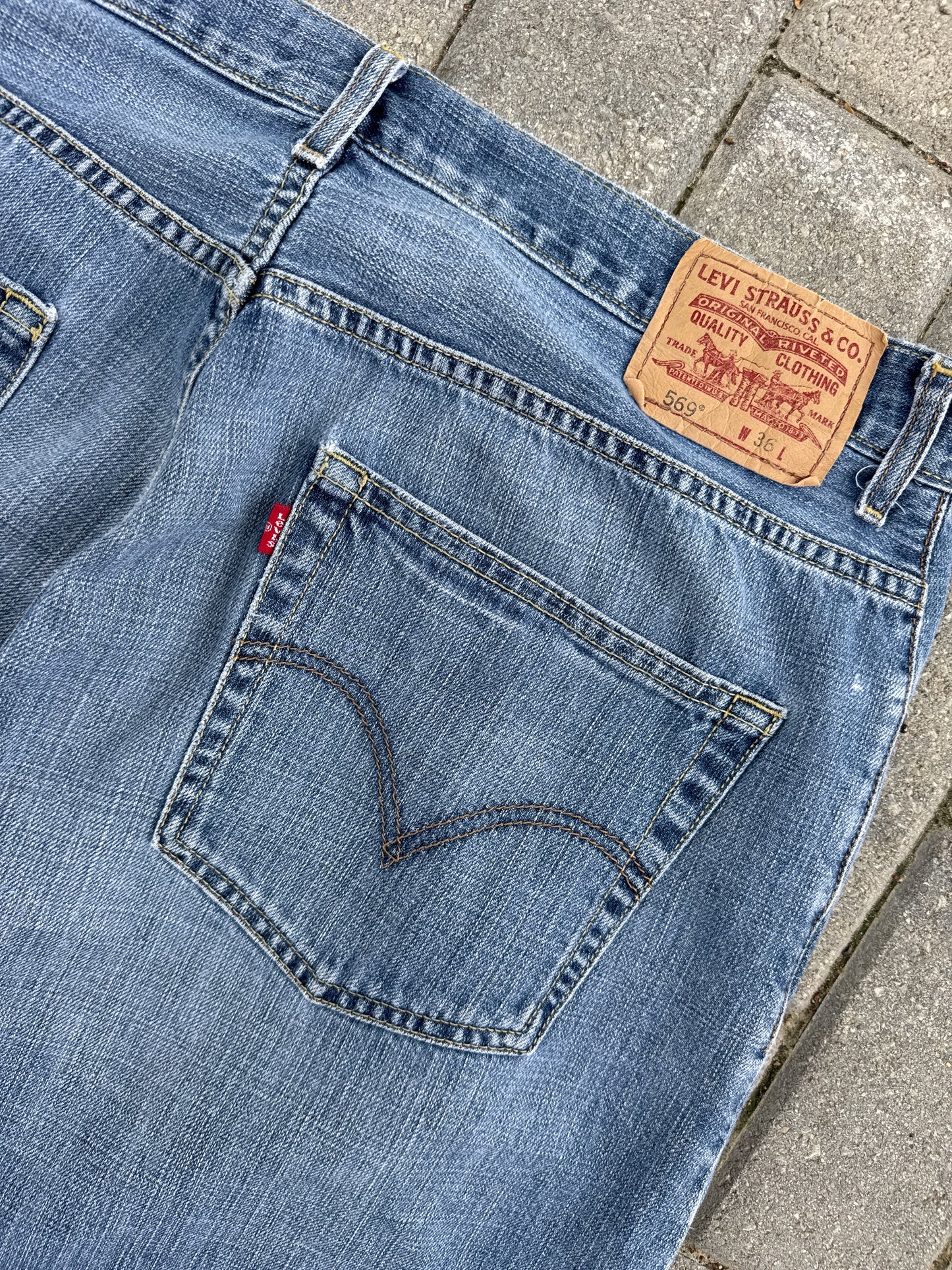 (36) Levi’s 569 Jorts