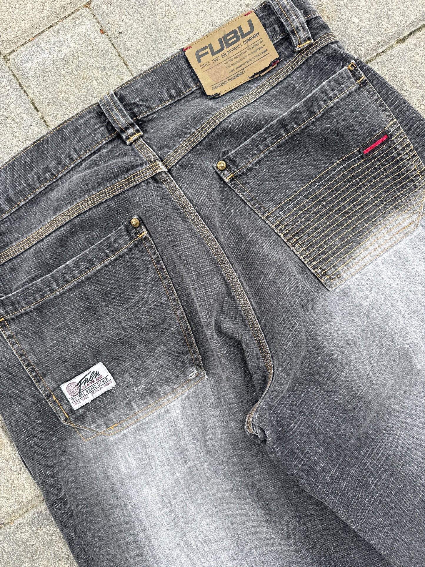 (32) Fubu Y2K Jorts