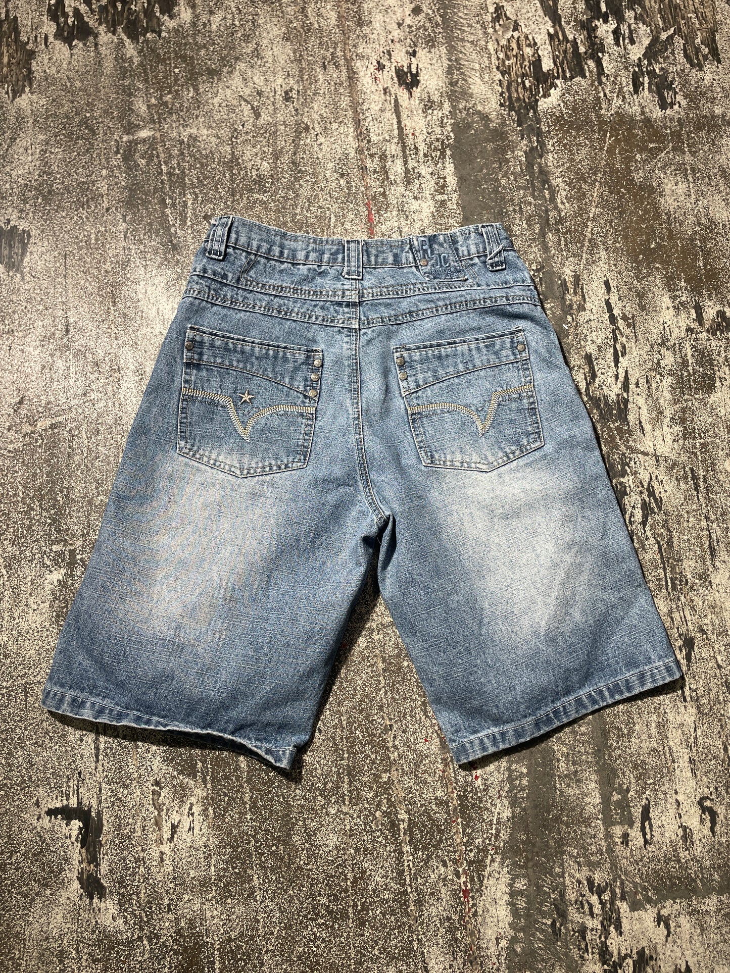 (18) Women Y2K Raiders Jorts