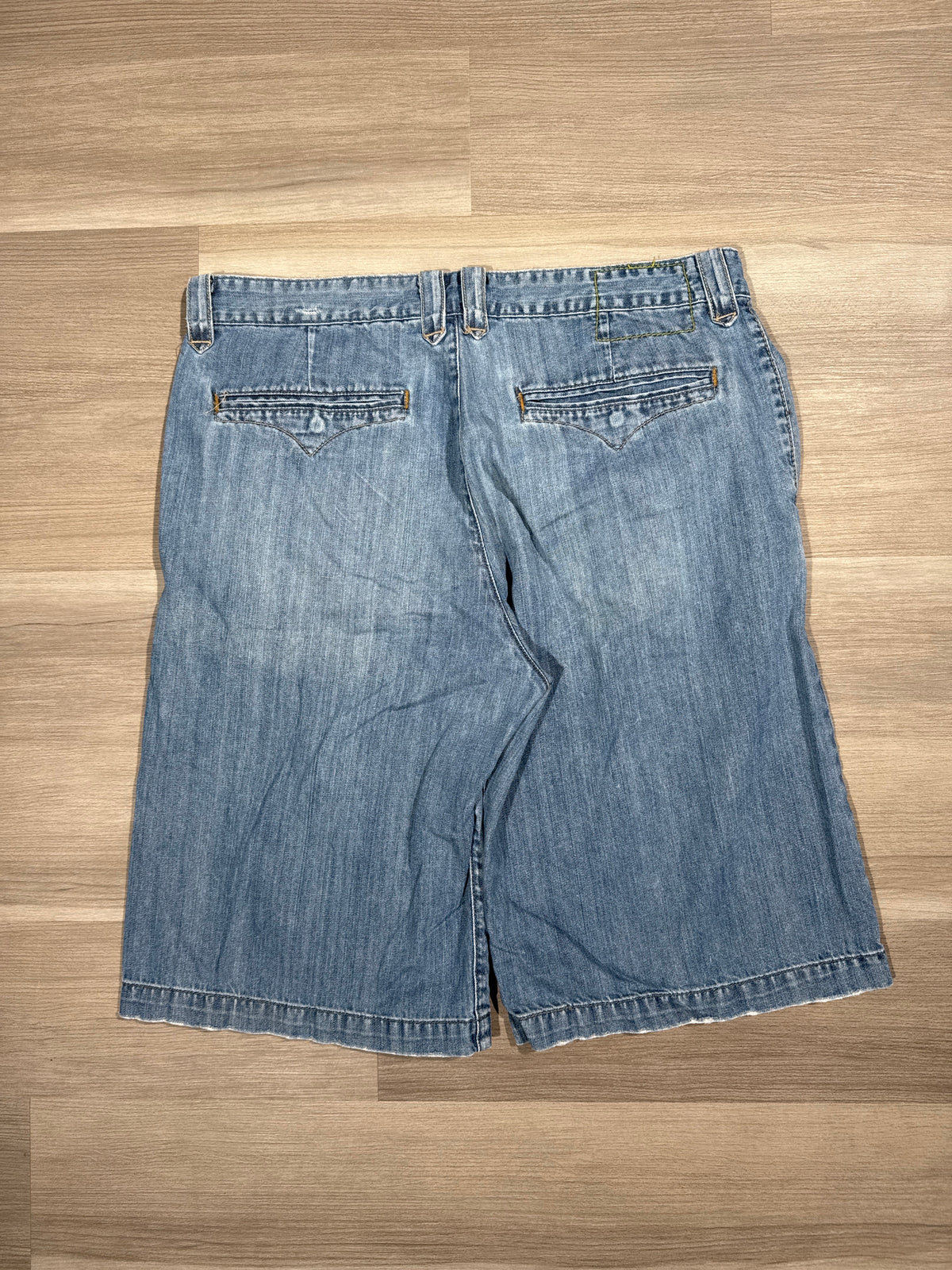 (36) Levi’s Silvertab Baggy Jorts