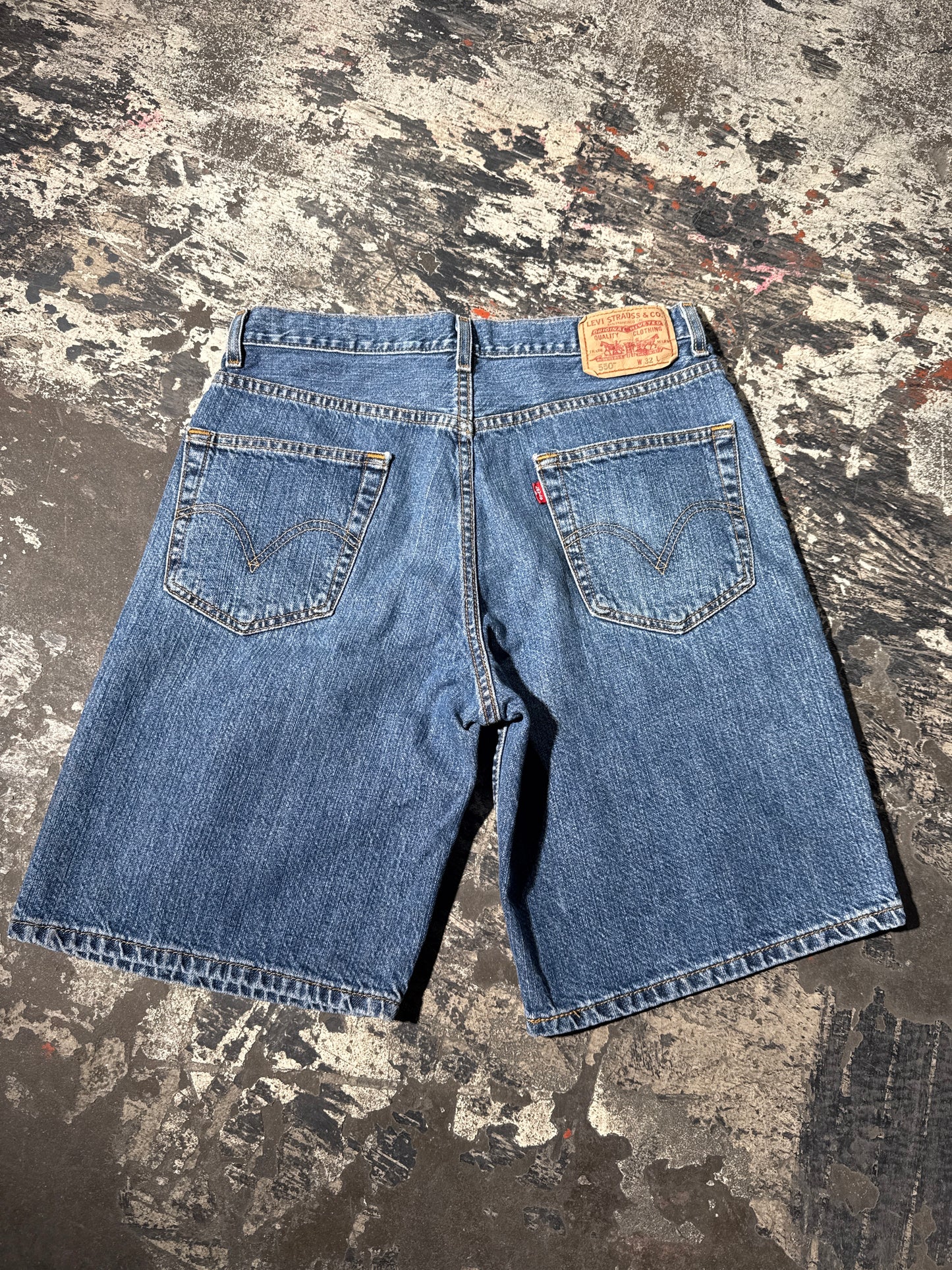 (32) Levi’s 550 Jorts