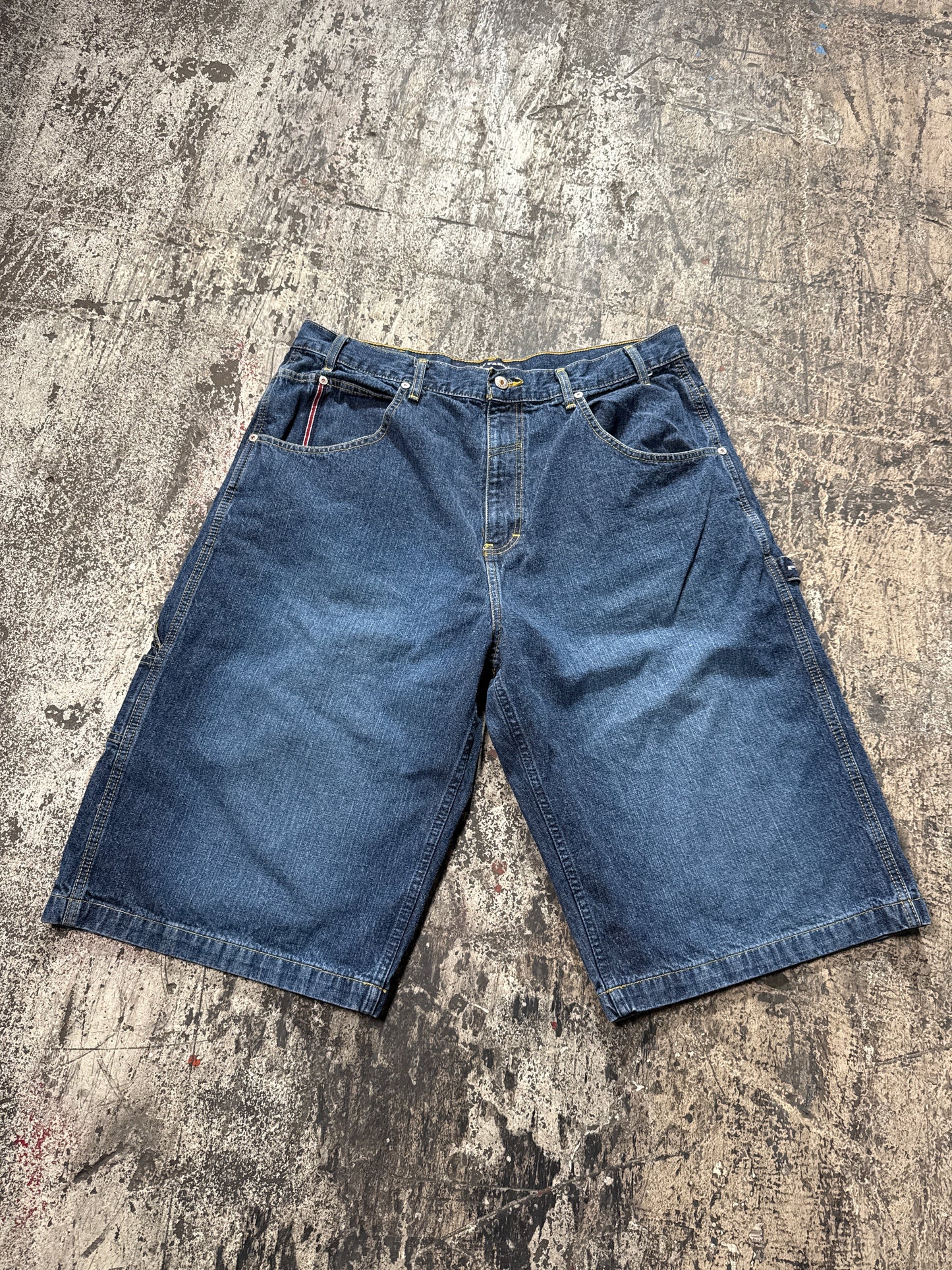(38) Phat Farm Jorts