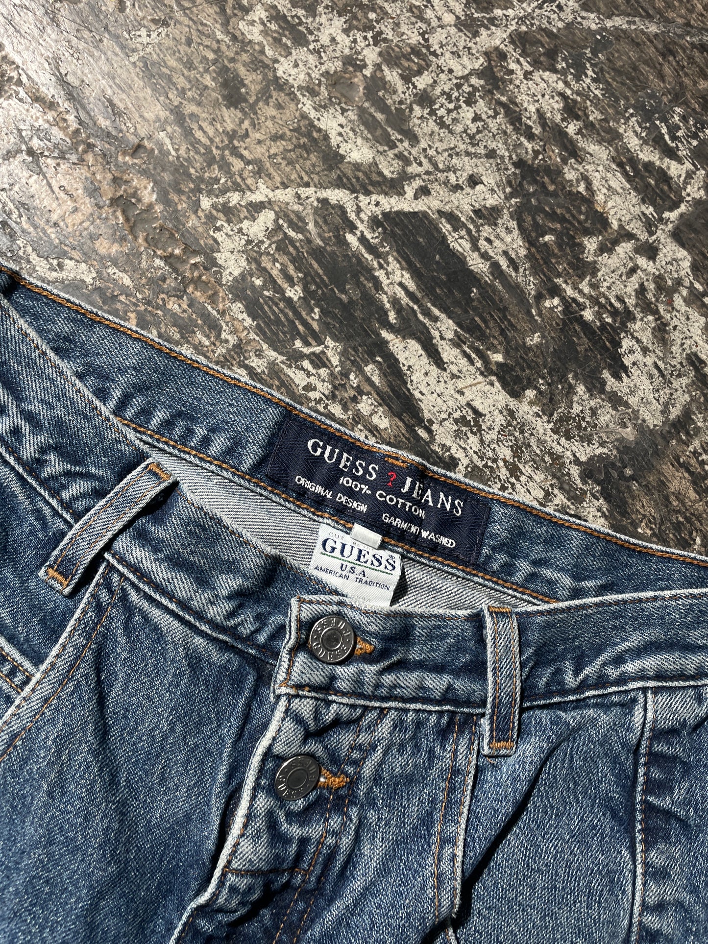 (29) Guess Jeans Dark Wash Jorts