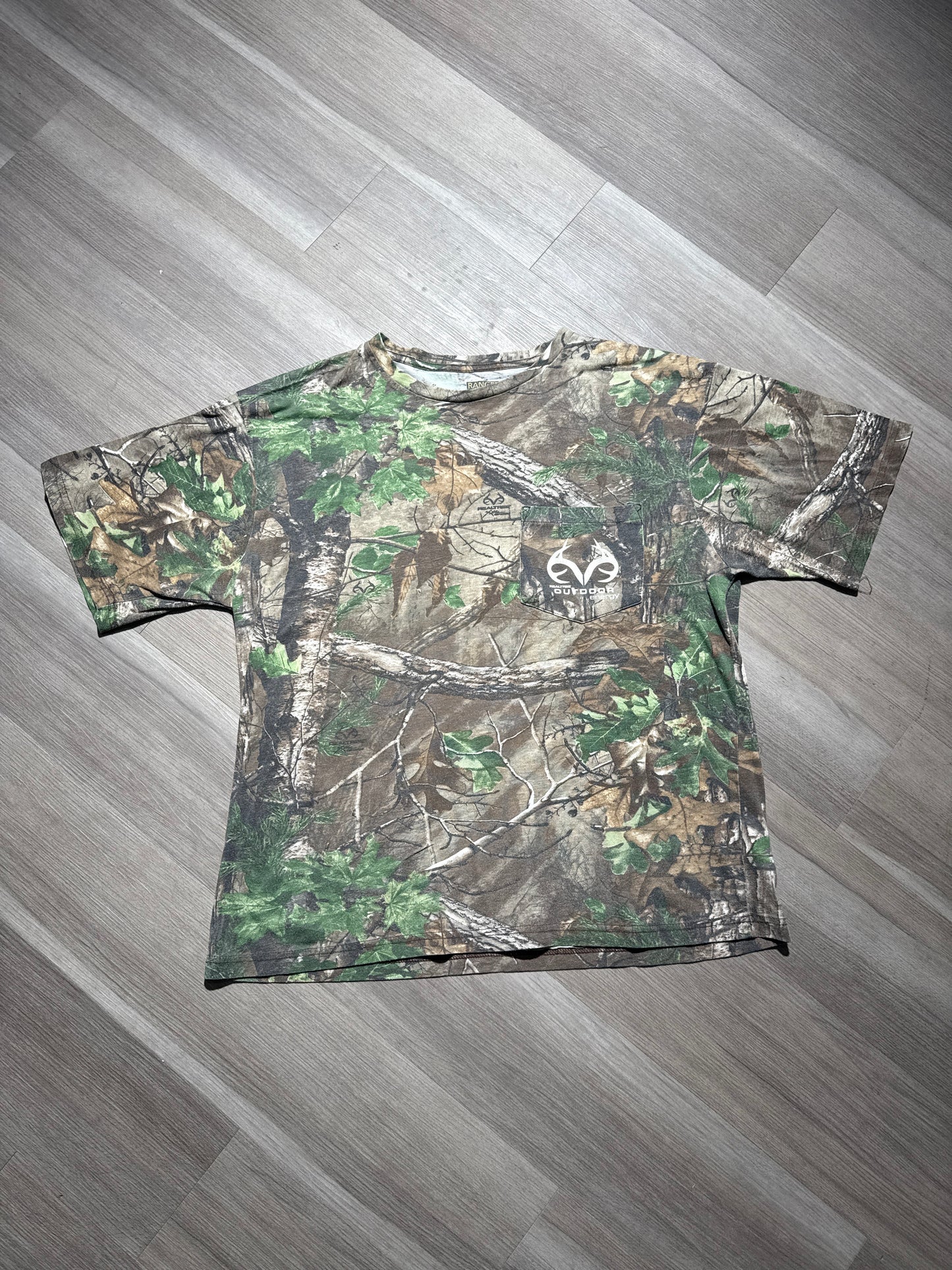 (XL) Camo Realtree Pocket Tee