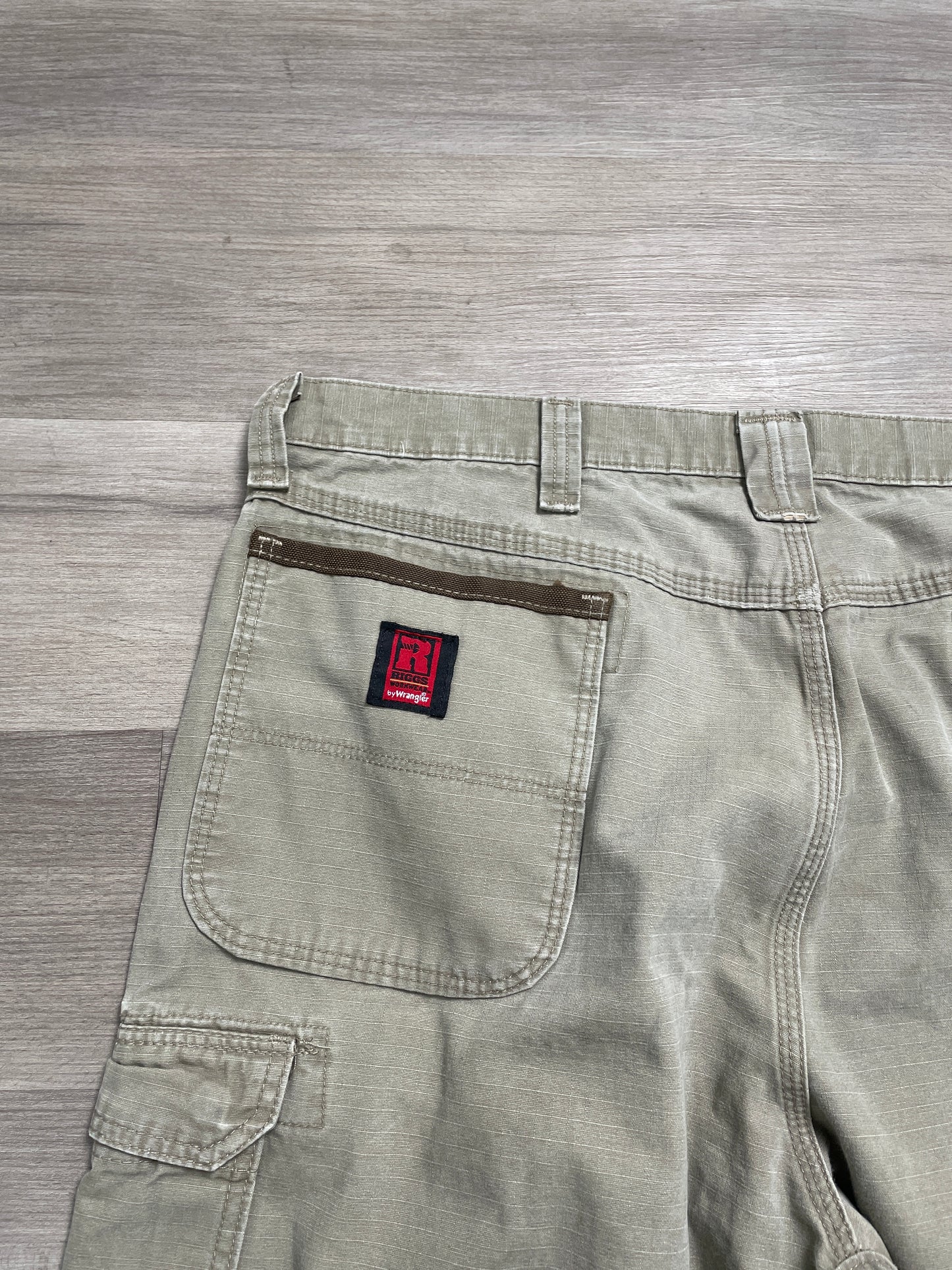 (40x36) Khaki Wrangler Riggs Carpenter