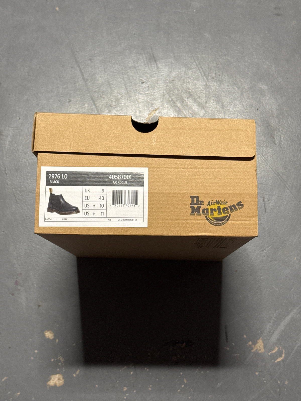 (11) Dr. Martens 2976 Ambassador Leather Chelsea Boots
