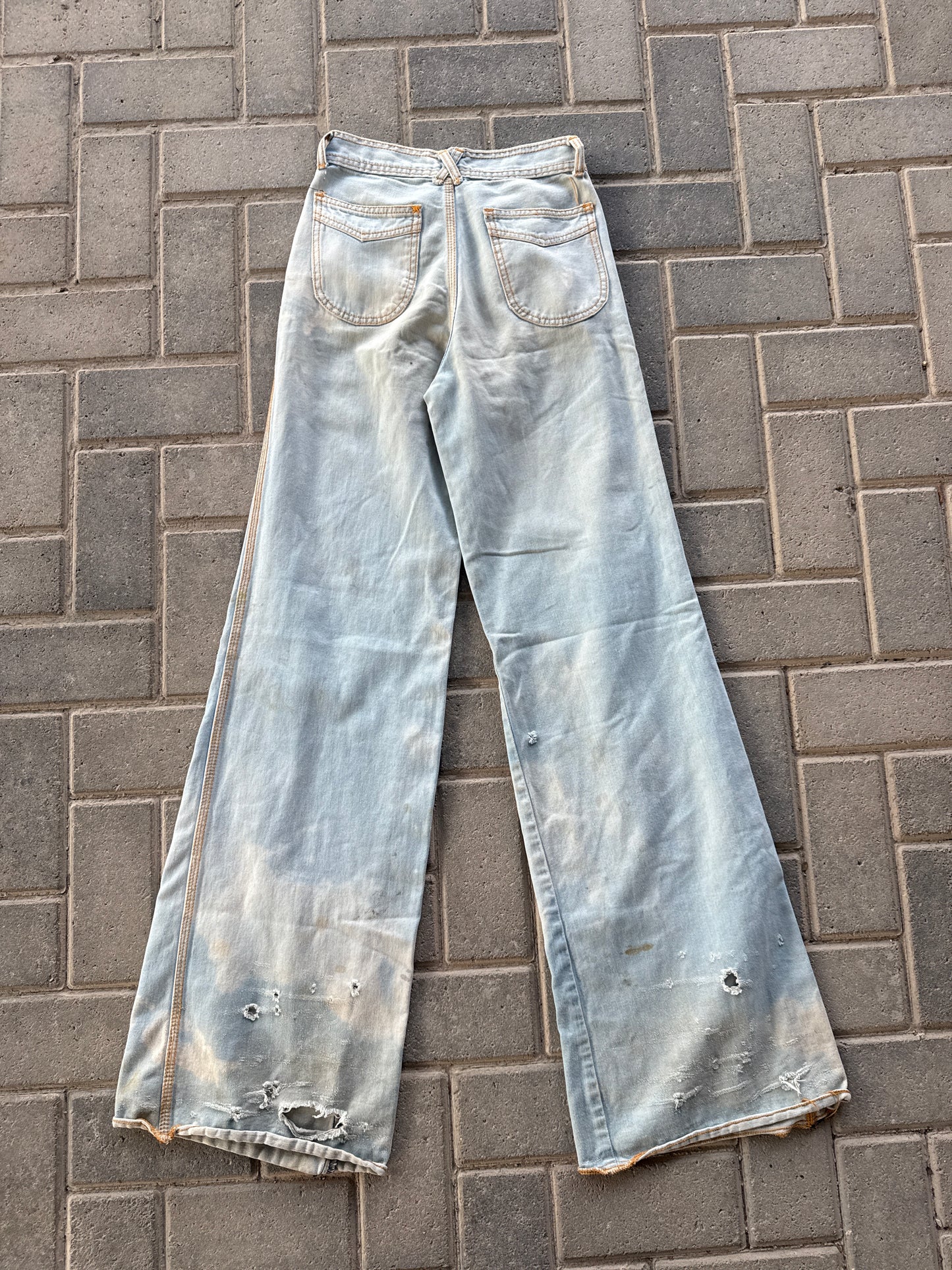 (22x36) Vintage 90s Acid Wash Flared Jeans