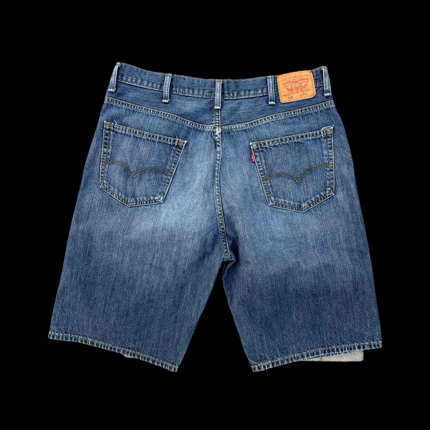 (40) 569s Levi’s Jorts