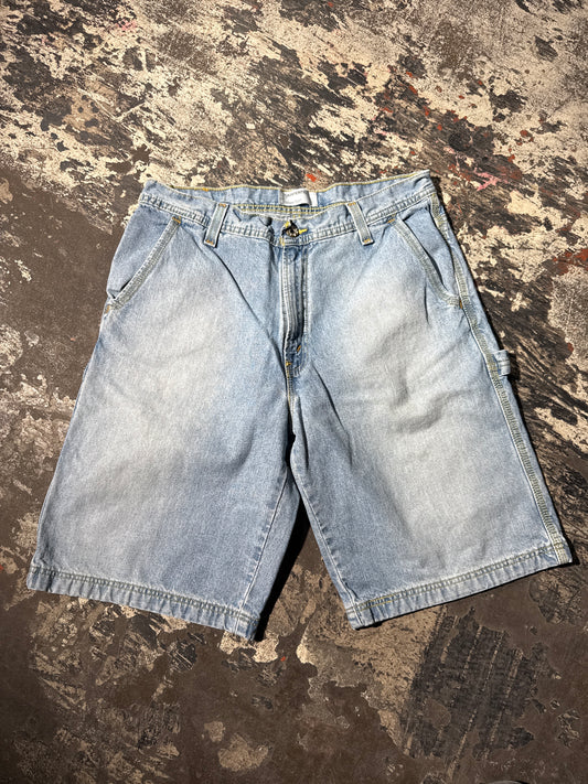 (32) Levi’s Silvertab Jorts