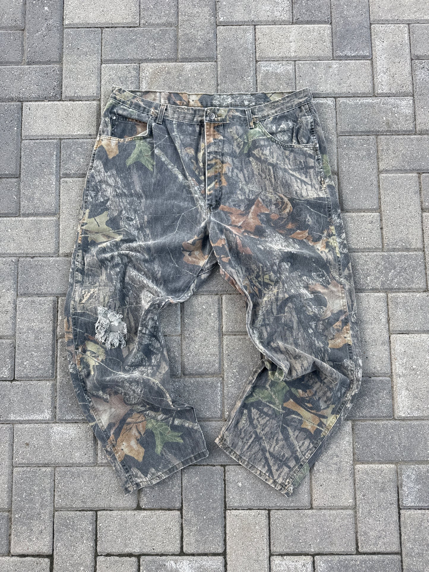 (42x30) Faded Wrangler Pro Gear RealTree Blow-Out Knee Denim Pants