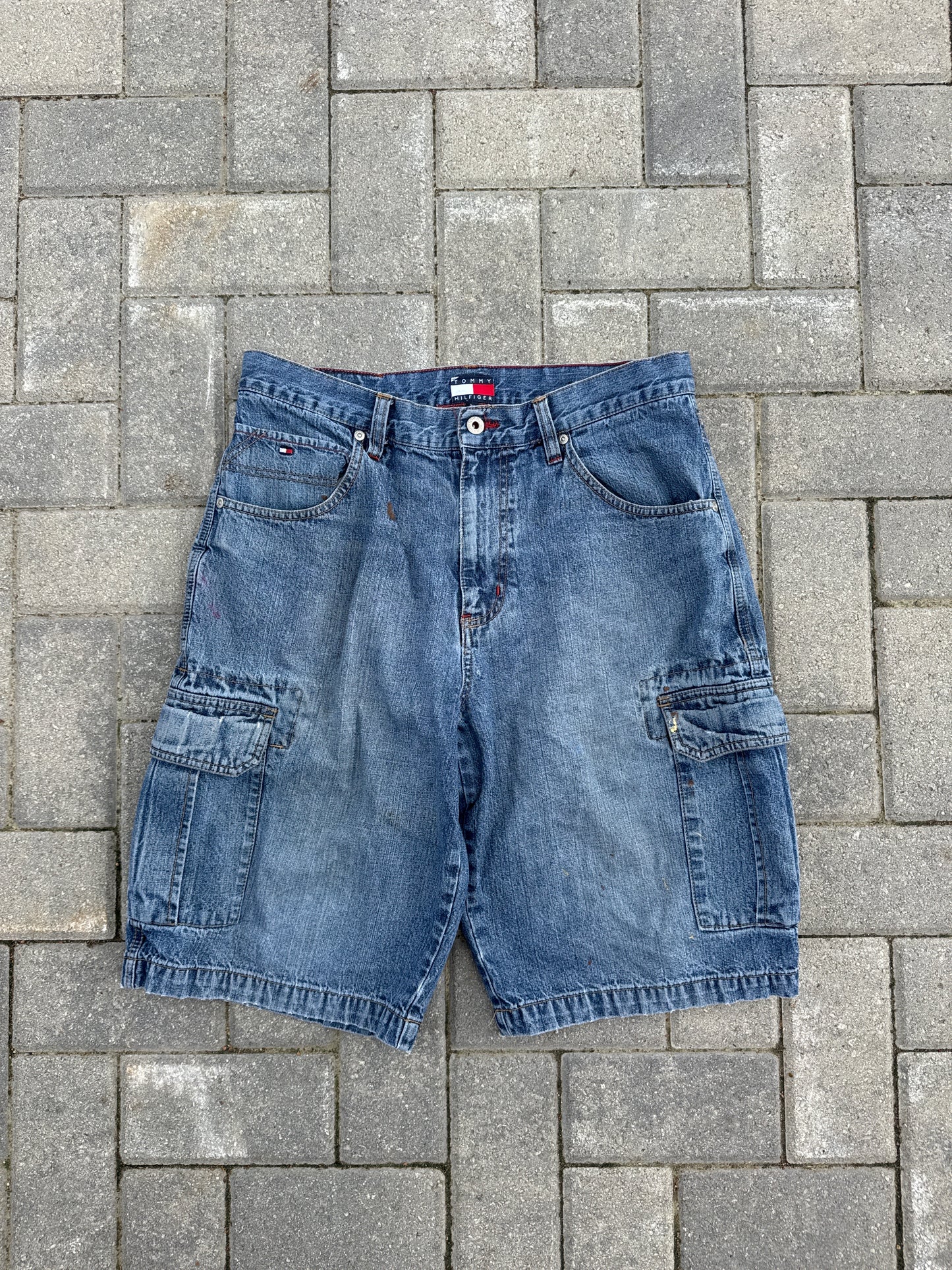 (33) Tommy Hilfiger Y2K Cargo Jorts
