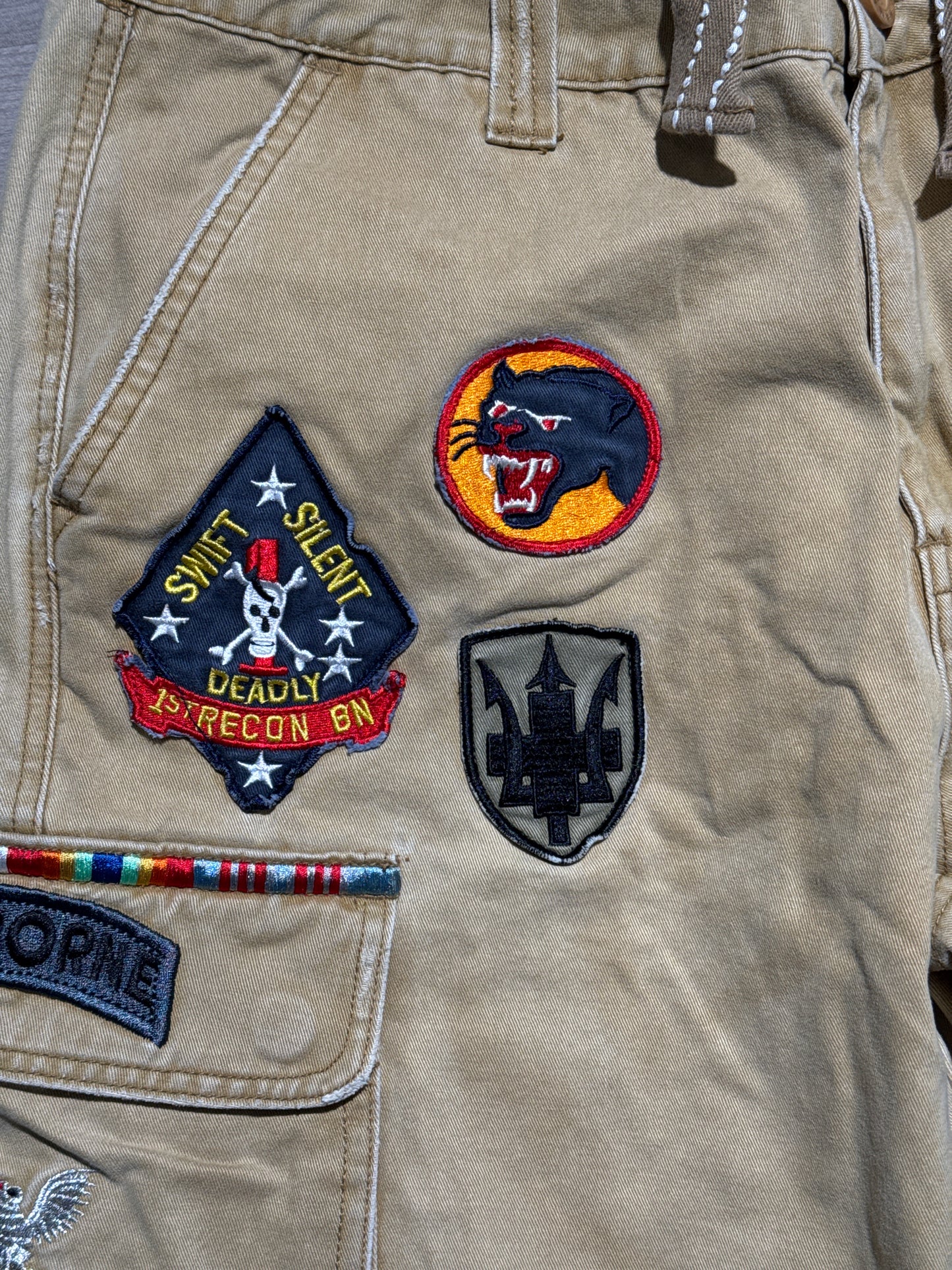 (34) Hama Y2K Army Patches Baggy Cargo Shorts