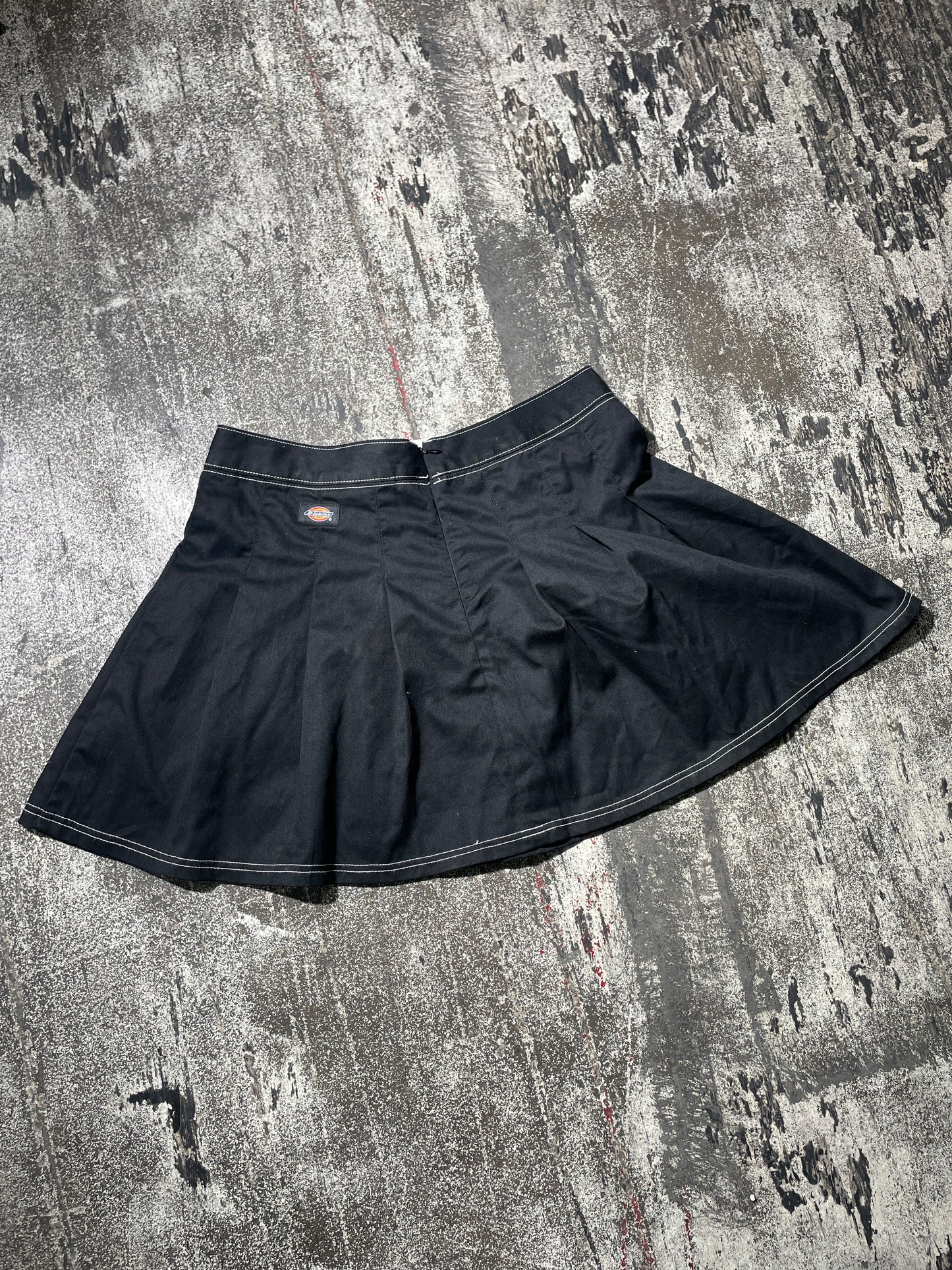 (32) Dickies Skirt
