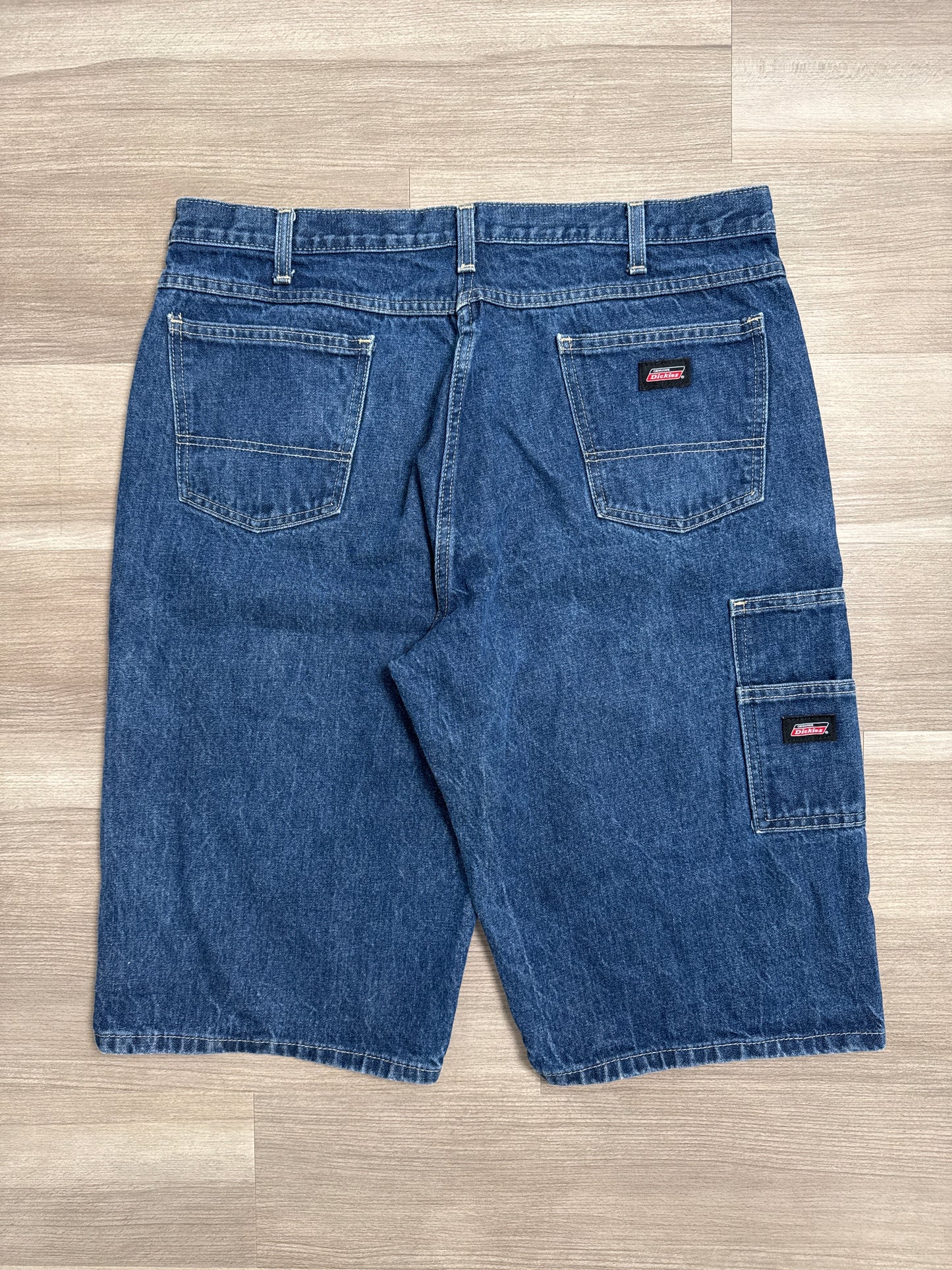 (38) Dickies Skater-board Jorts