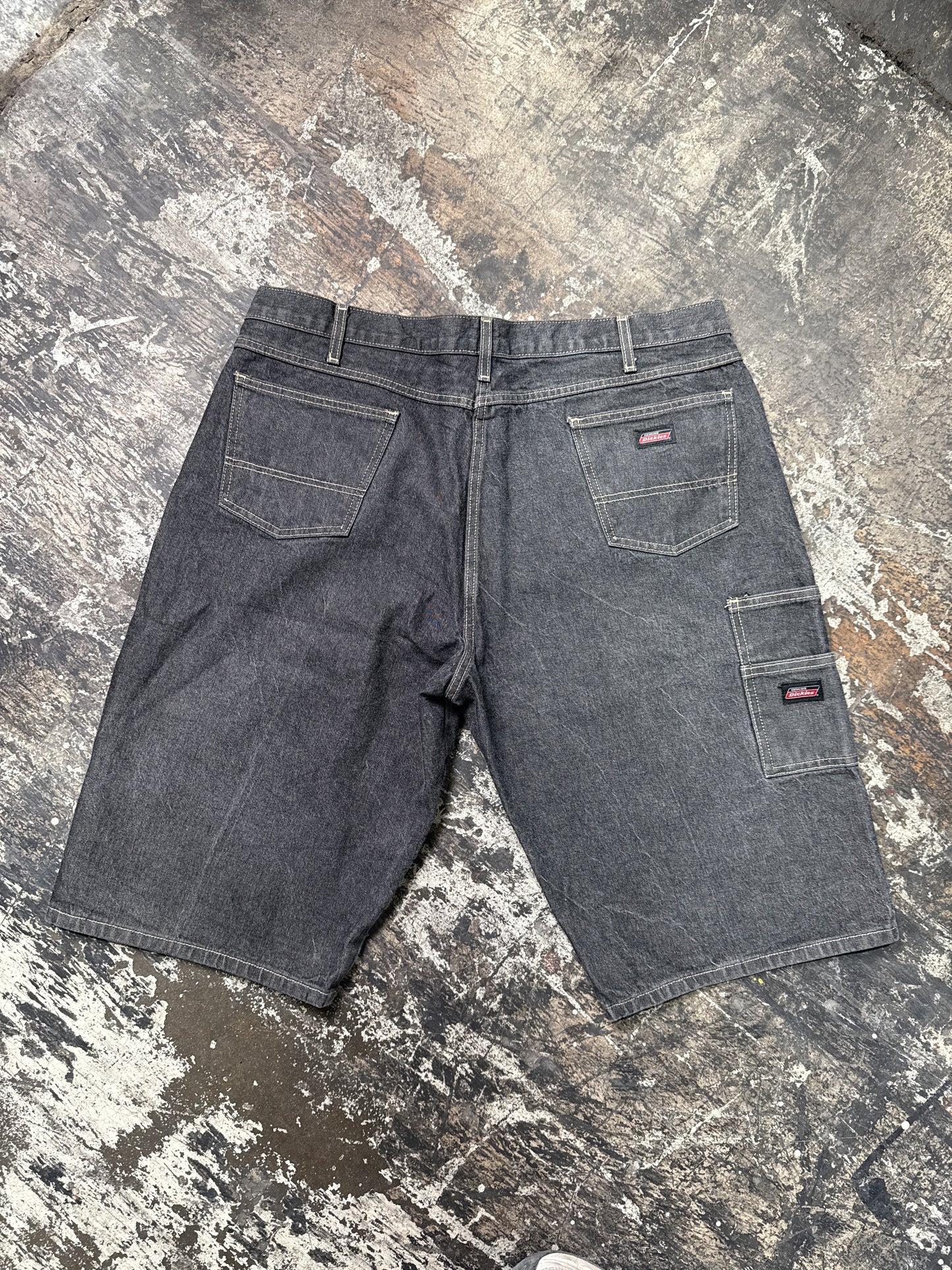 (40) Dickies Charcoal Skater Jorts