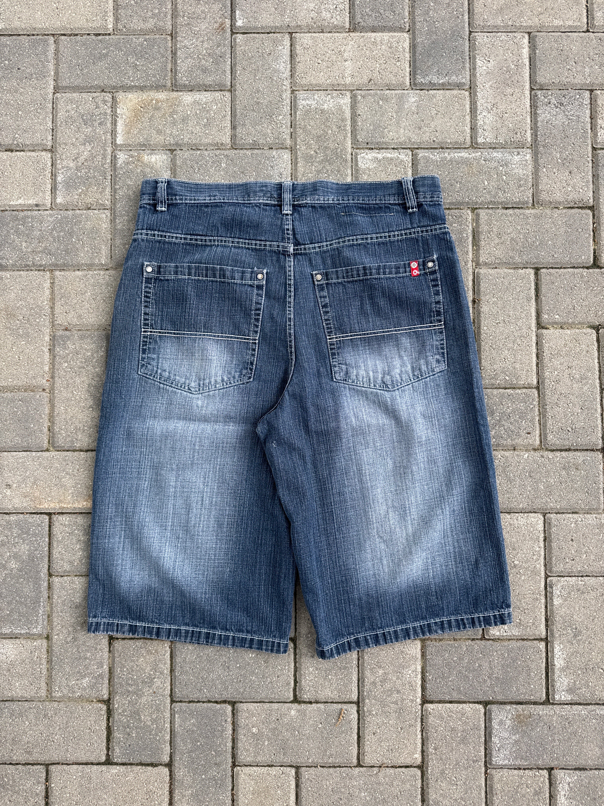 (38) SouthPole Red Tab Y2K Jorts