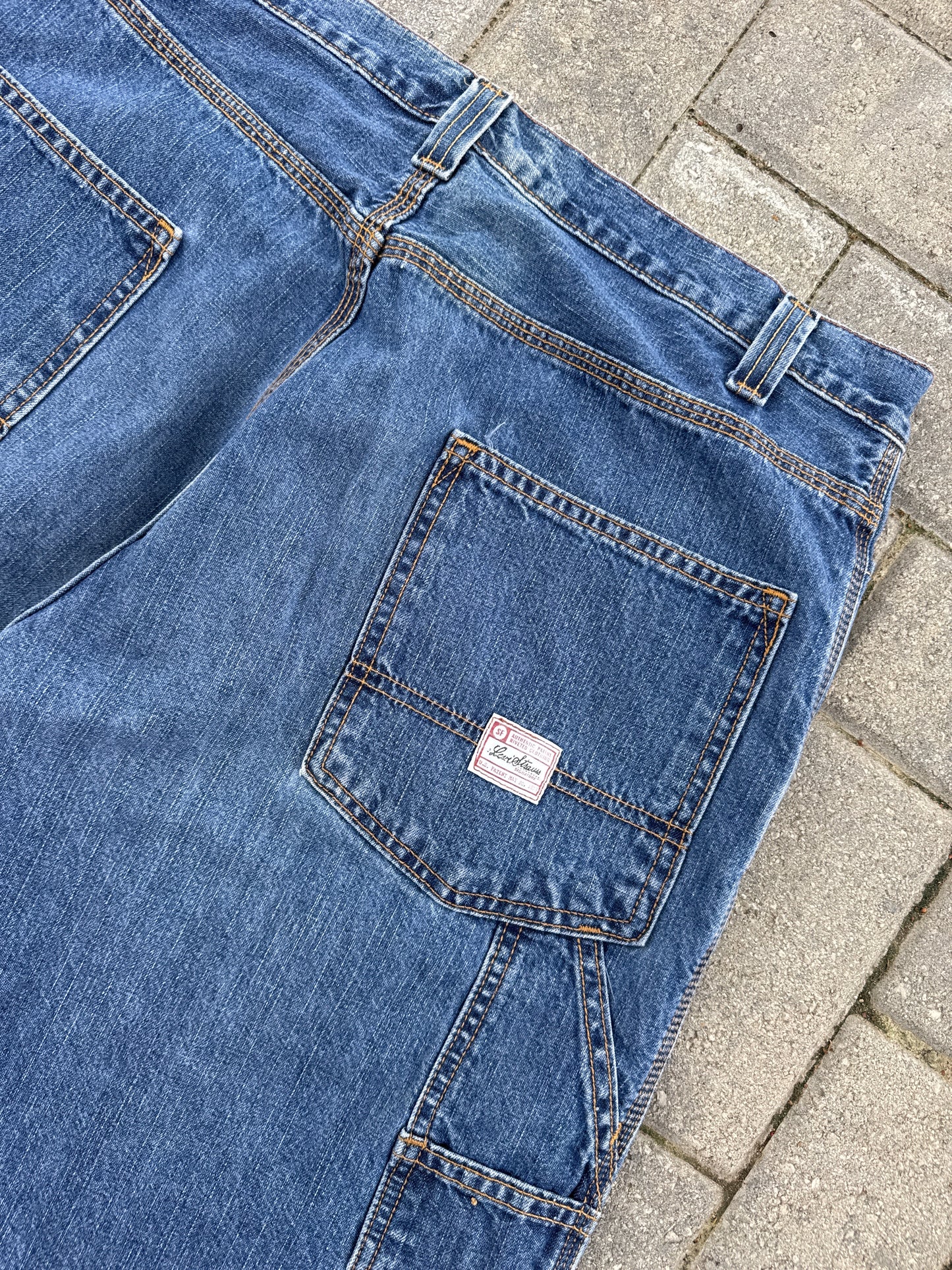 (34) Levi’s Strauss Carpenter Jorts