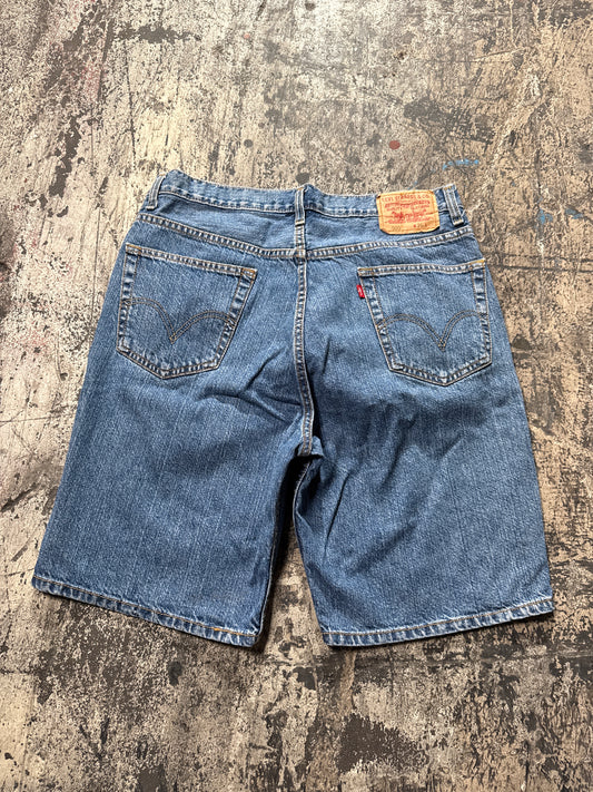(36) Levi’s 505 Jorts