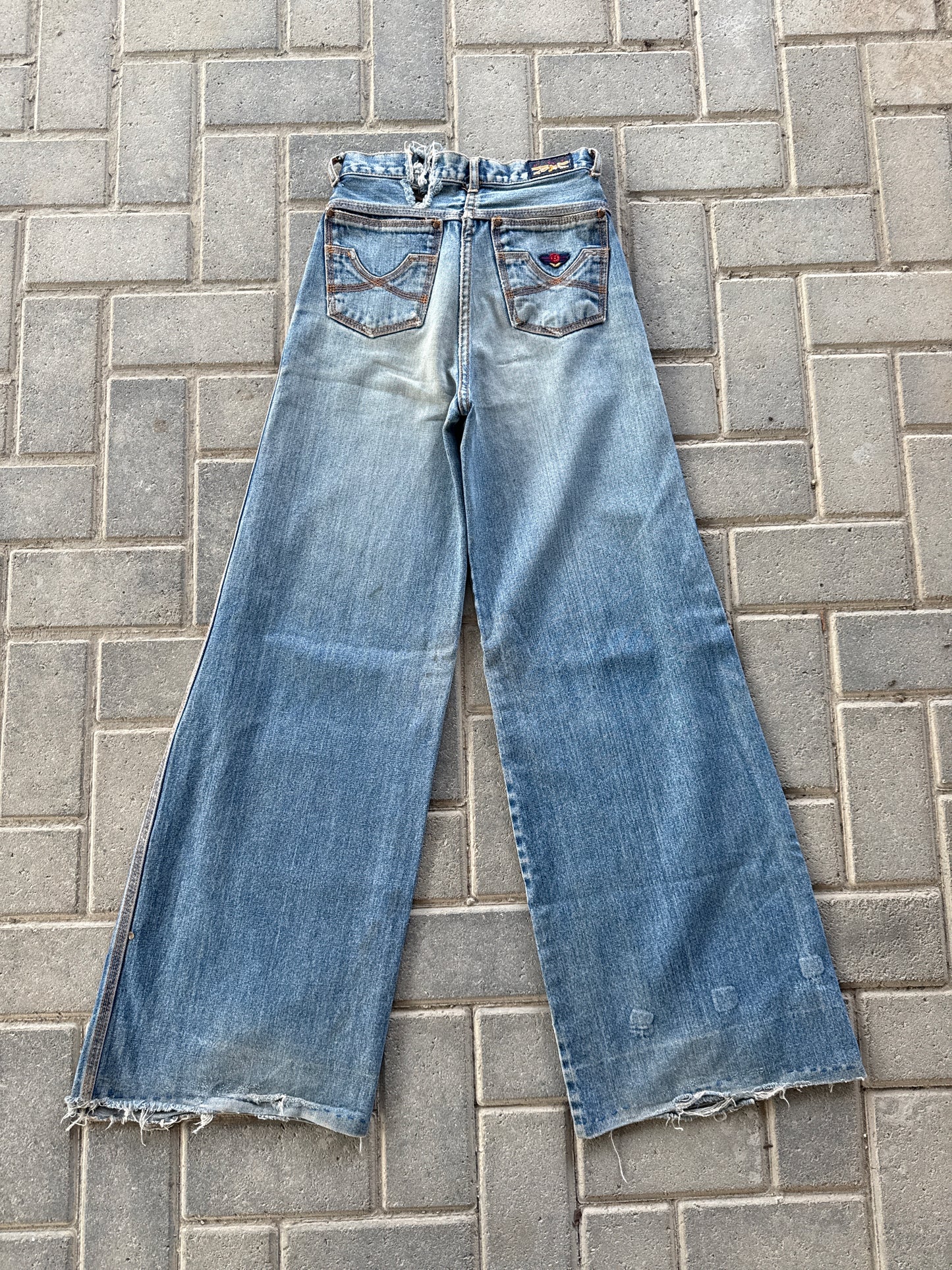 (23x32) Vintage Brittania High Rise Baggy Jeans