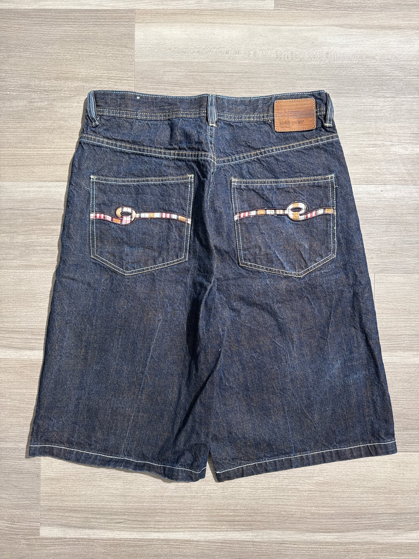 (32) Eckō Unltd. Baggy-Fit Jorts