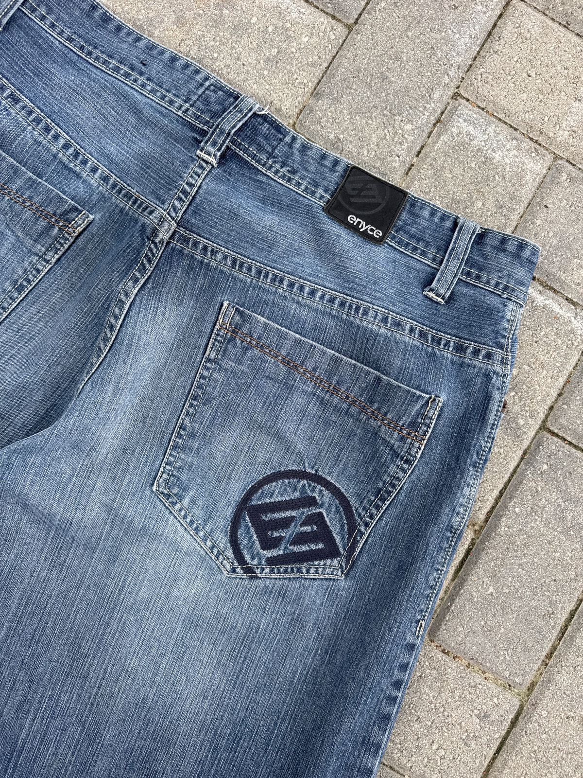 (38) Enyce Embroidered Pockets Y2K Skater Jorts