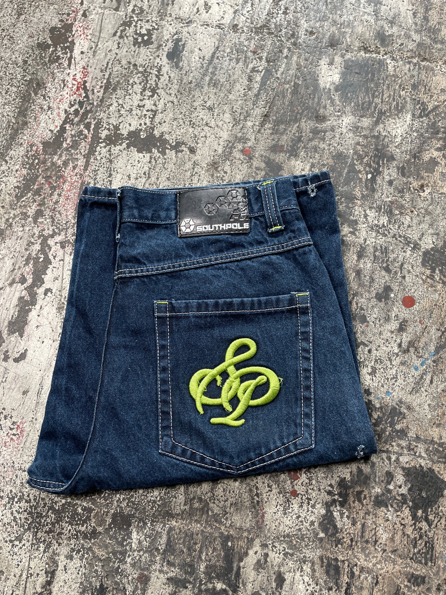 (36) Southpole Jorts