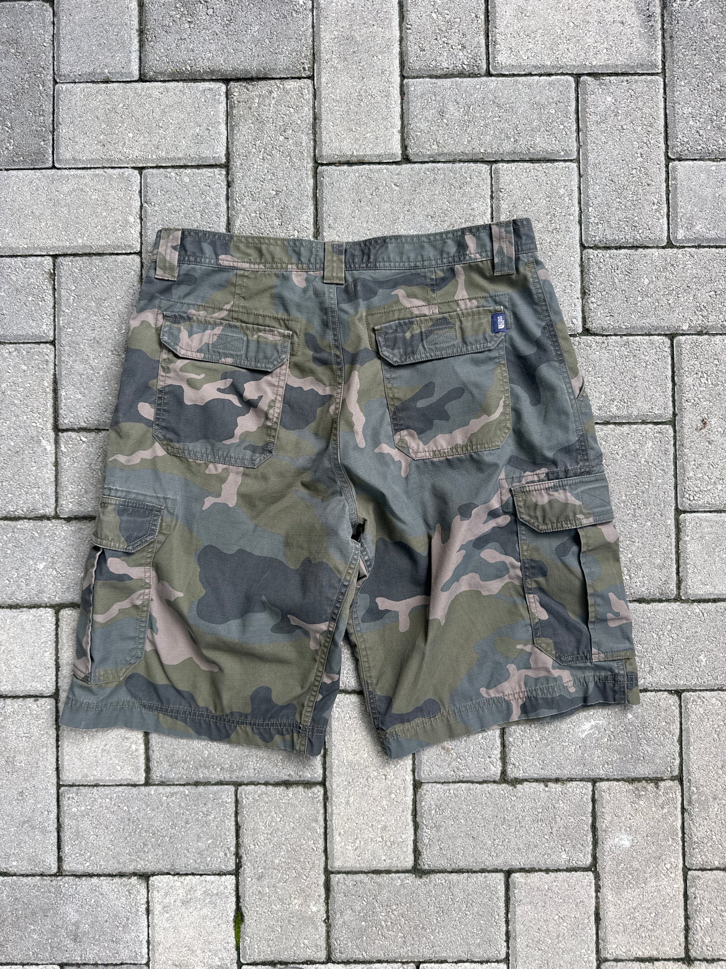 (34) The North Face Cargo Shorts