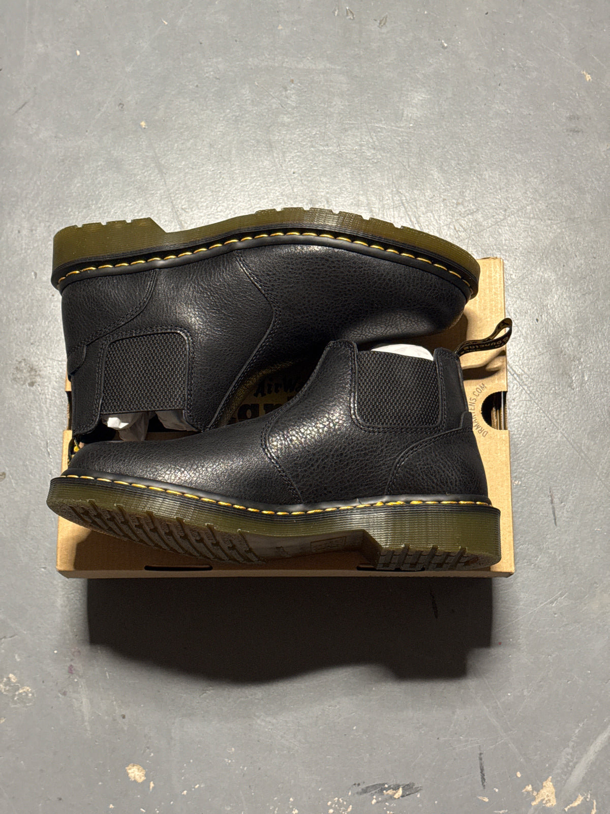 (11) Dr. Martens 2976 Ambassador Leather Chelsea Boots