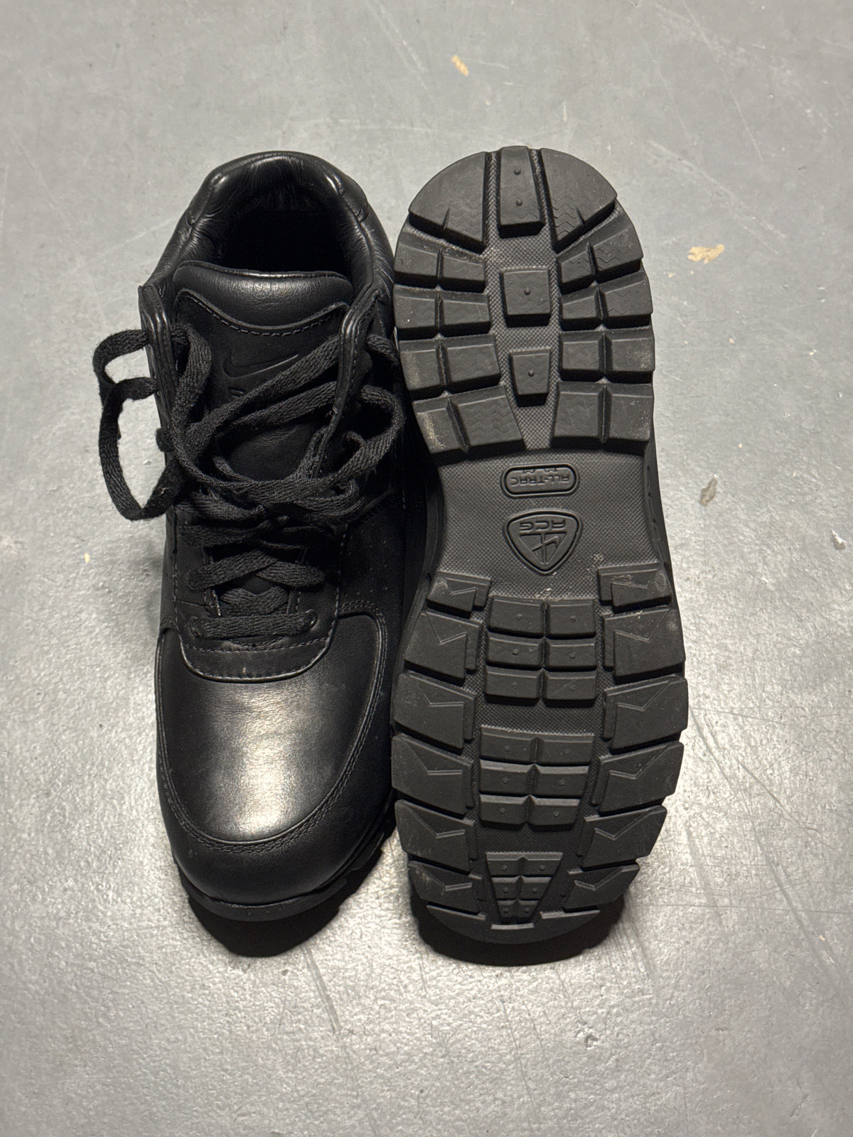 (10) Nike Men's Air Max Goadome ACG Boots