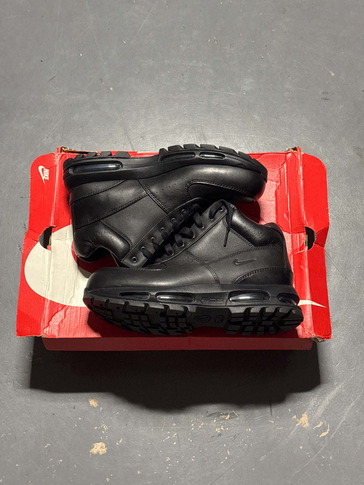 (10) Nike Men's Air Max Goadome ACG Boots