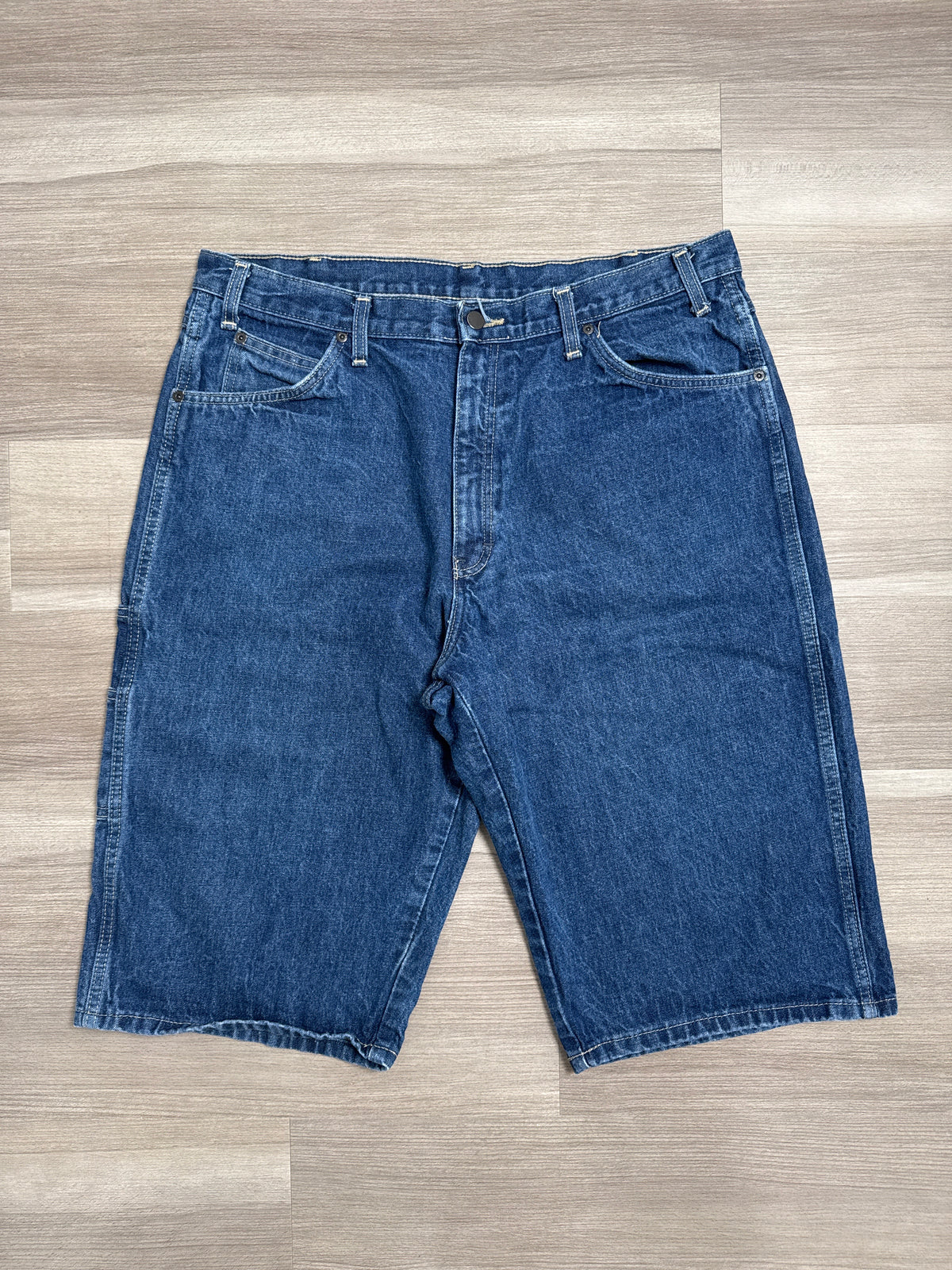 (38) Dickies Skater-board Jorts