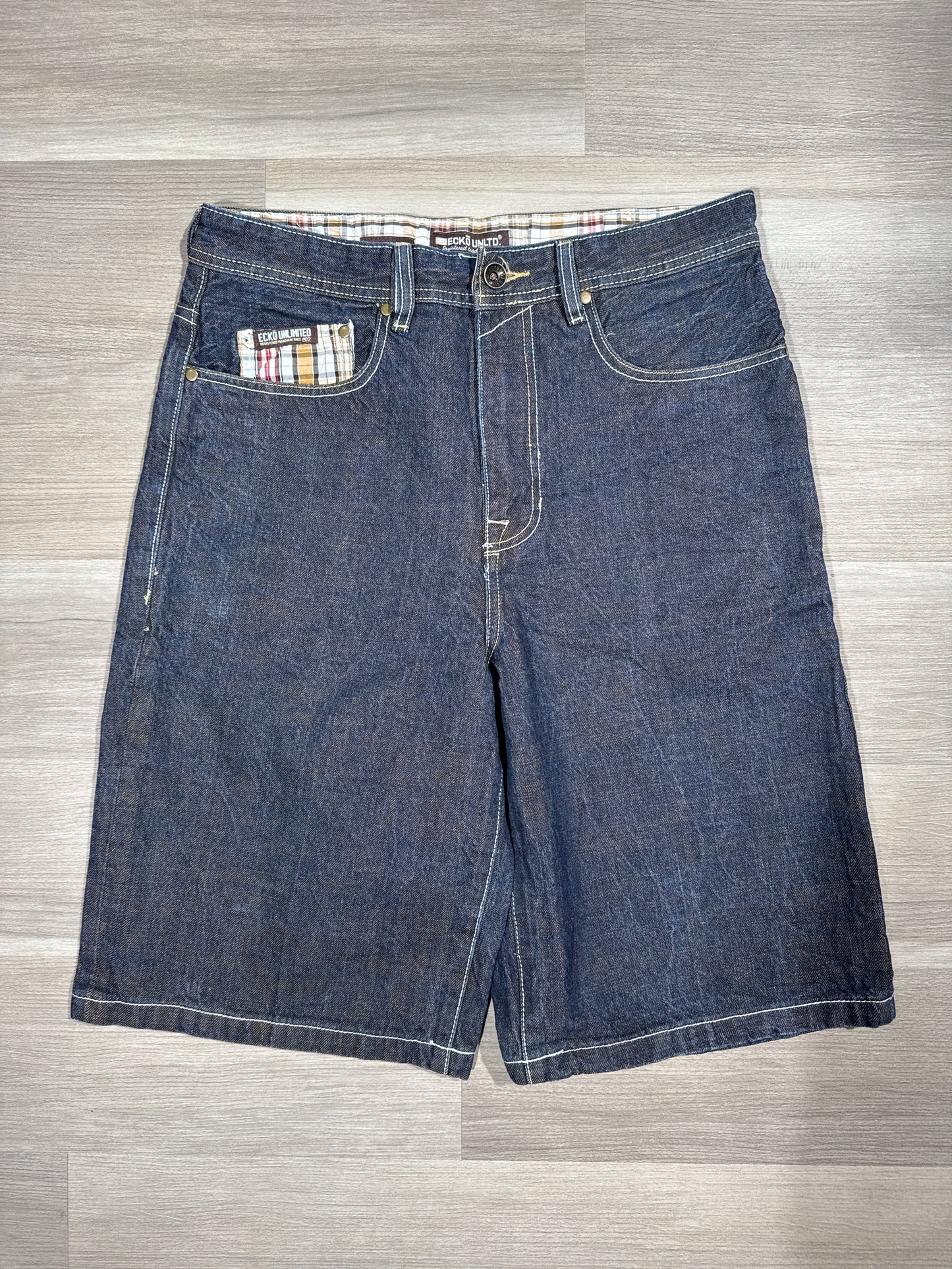 (32) Eckō Unltd. Baggy-Fit Jorts