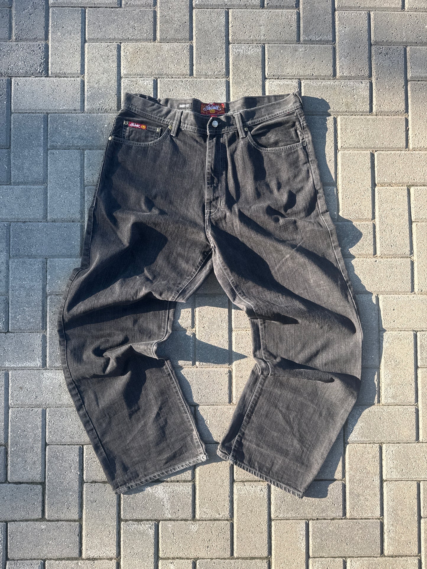 (38x36) Eckó Unltd. Dragon Embroidery Denim Pants