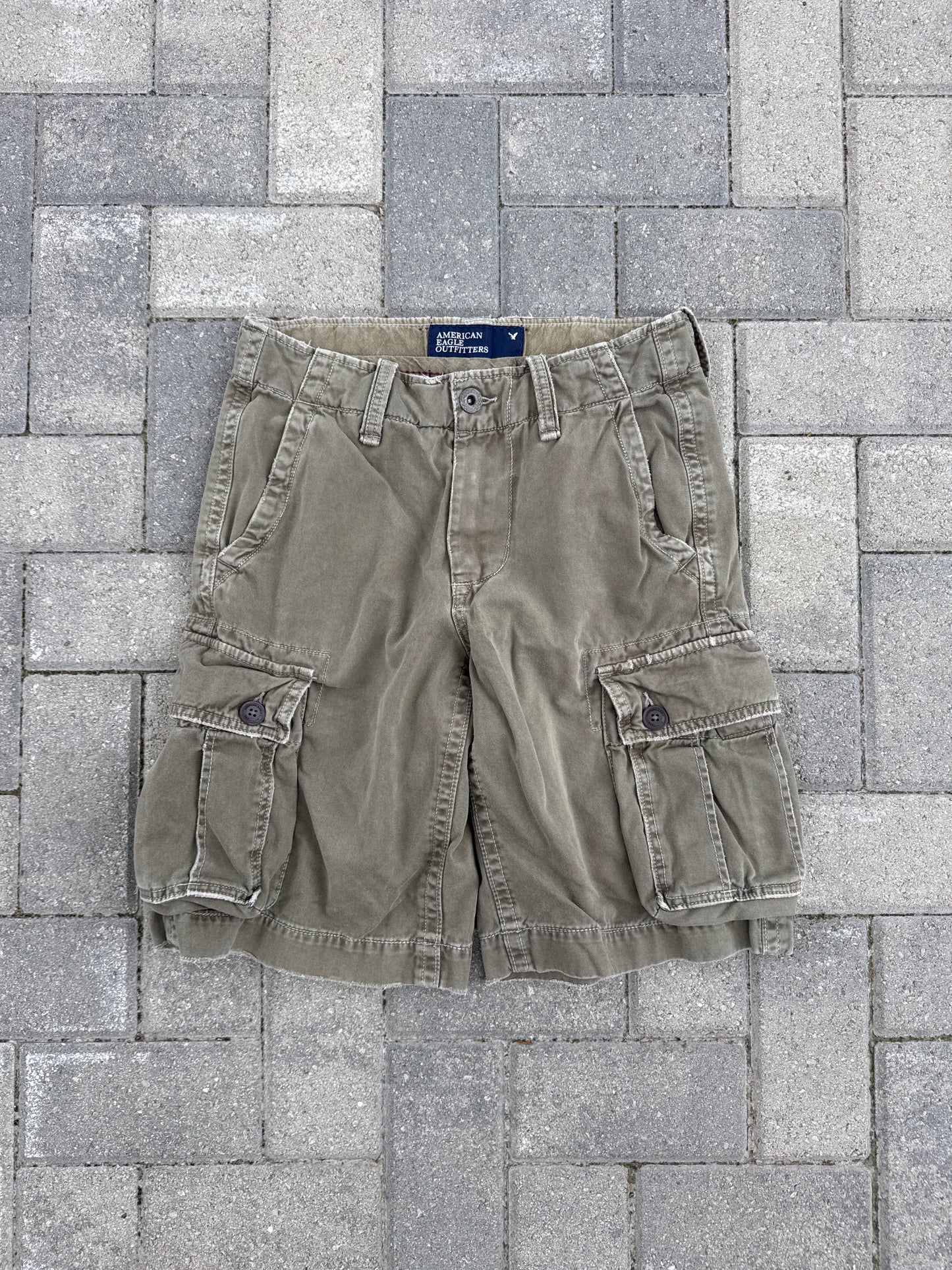 (28) American Eagle Cargo Shorts