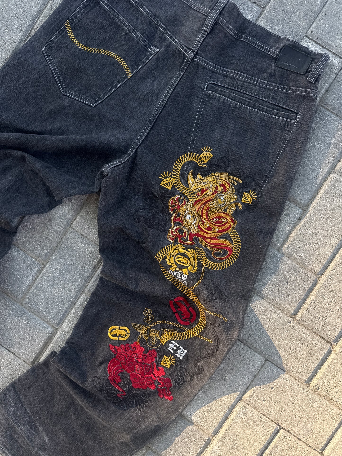 (38x36) Eckó Unltd. Dragon Embroidery Denim Pants
