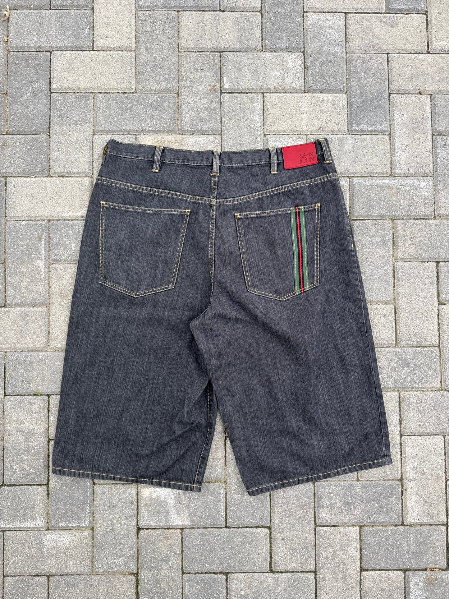 (40) Sean John Y2K Jorts