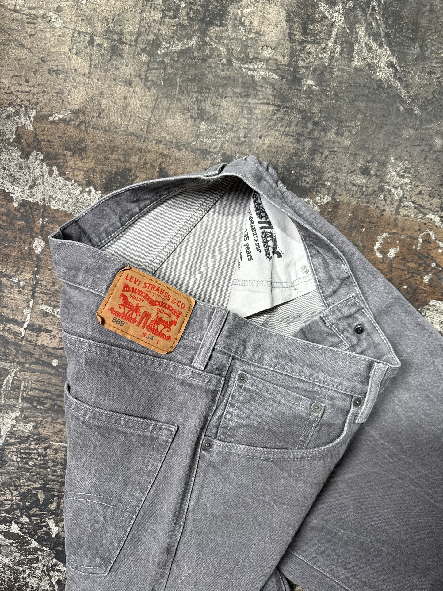 (34) 569 Levi’s Gray Jorts