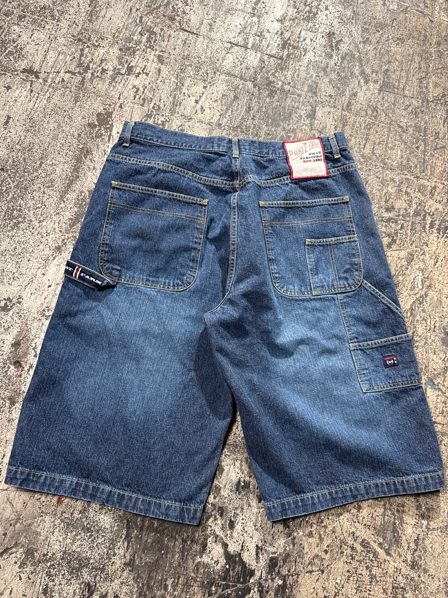 (38) Phat Farm Jorts