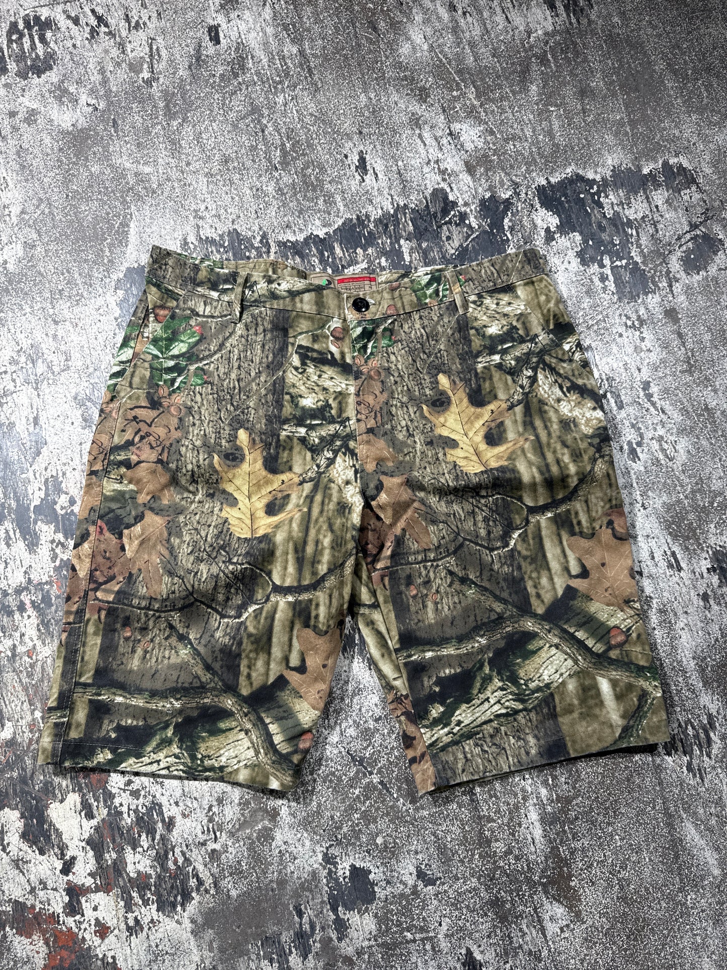 (38) Mossy Oak Shorts