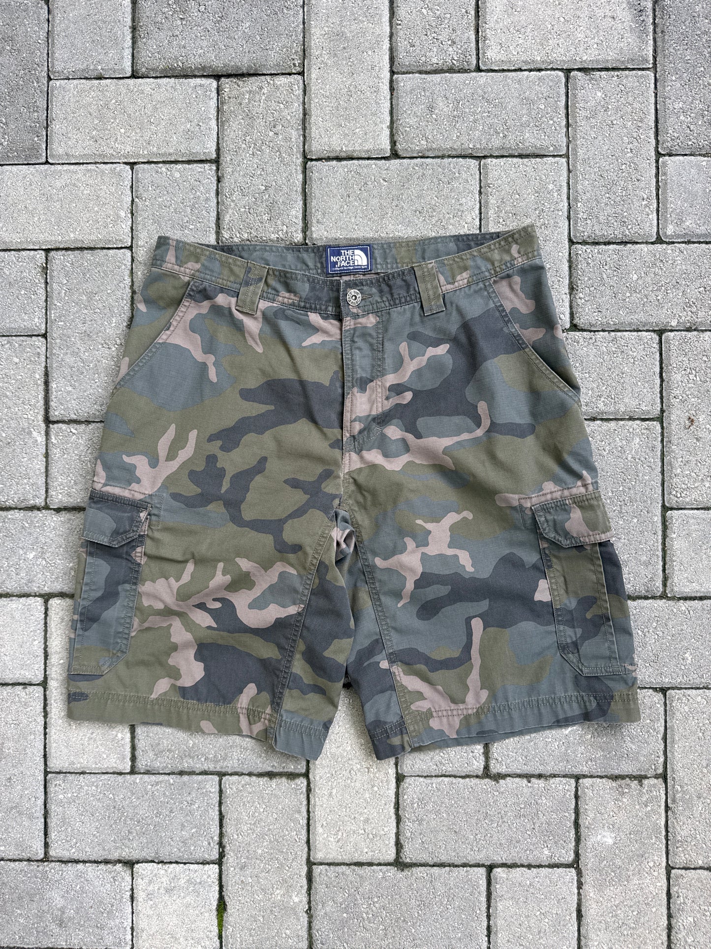 (34) The North Face Cargo Shorts