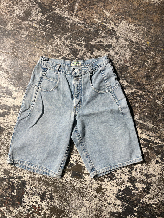 (28) Guess Jorts Light Wash