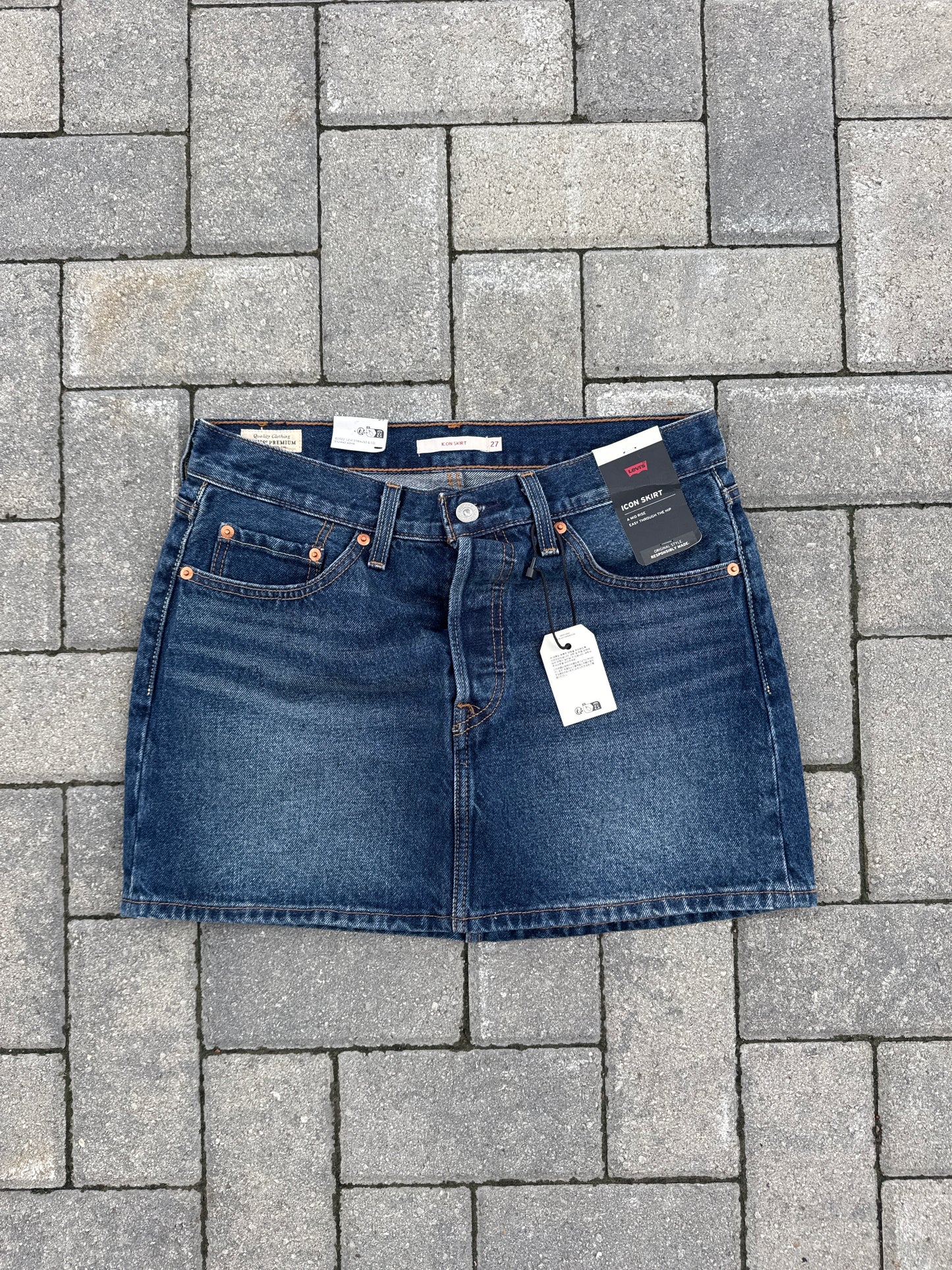(27) Levi’s Icon Denim Skirt